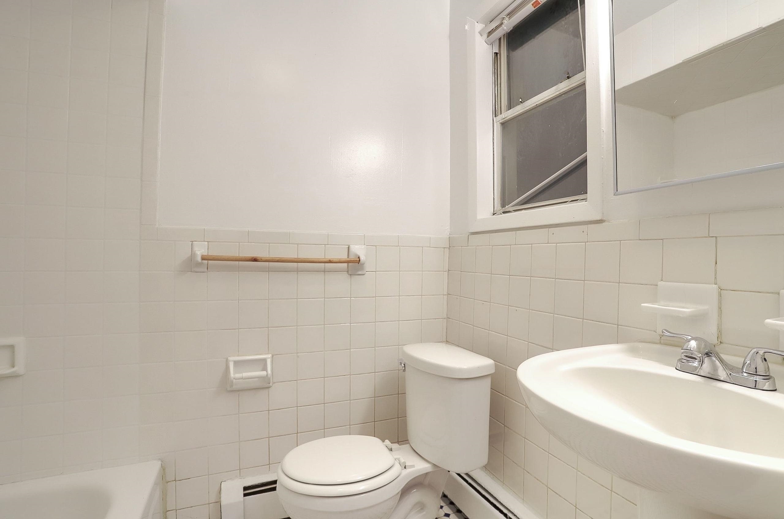 28 SPRUCE ST Unit: 2L