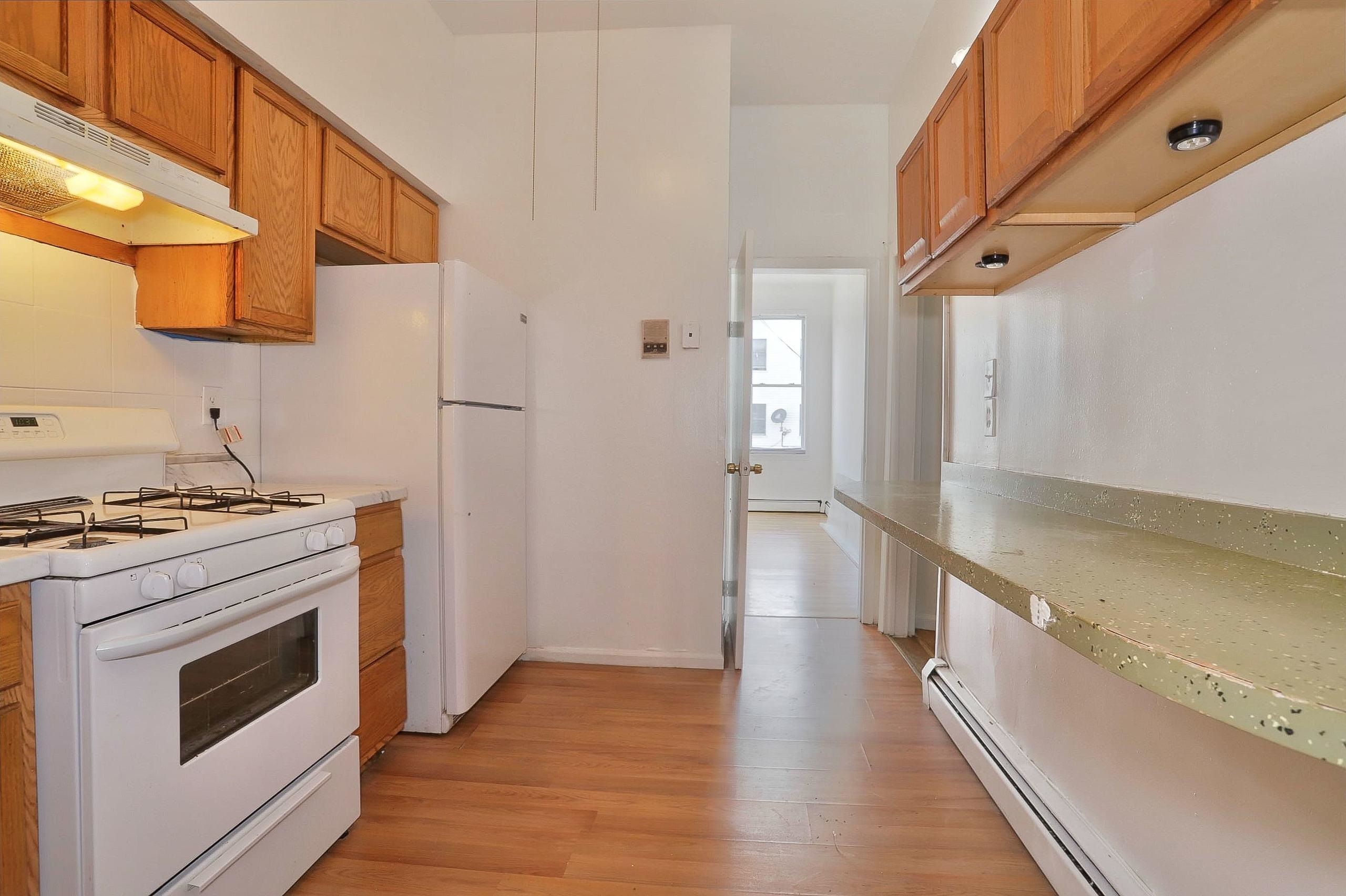 28 SPRUCE ST Unit: 2L