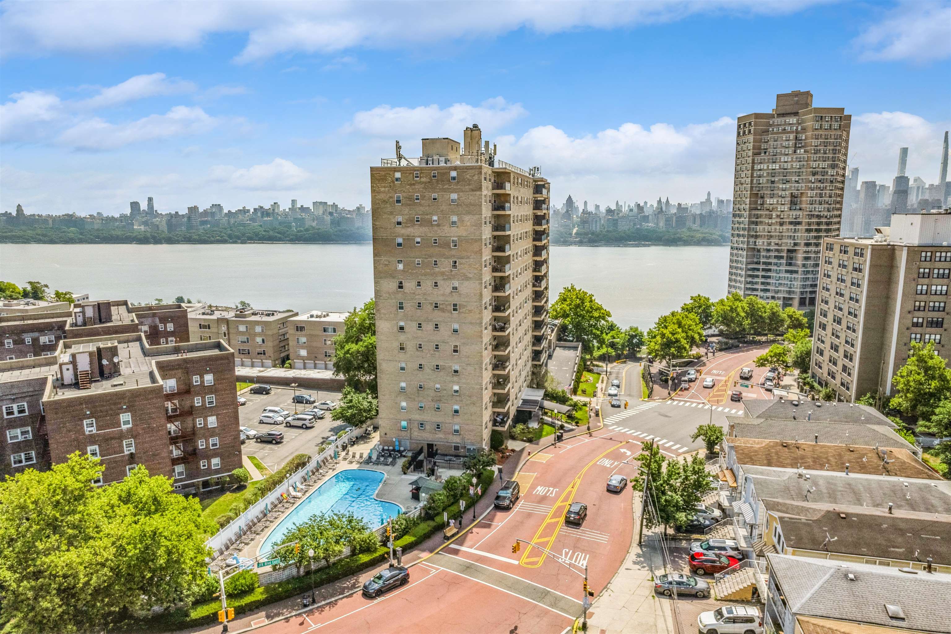 7100 BLVD EAST Unit: 9R