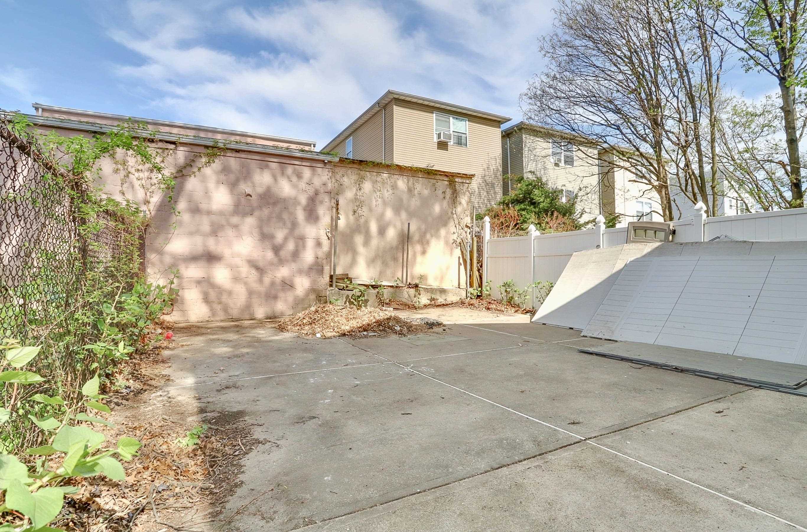 63 HOBSON ST