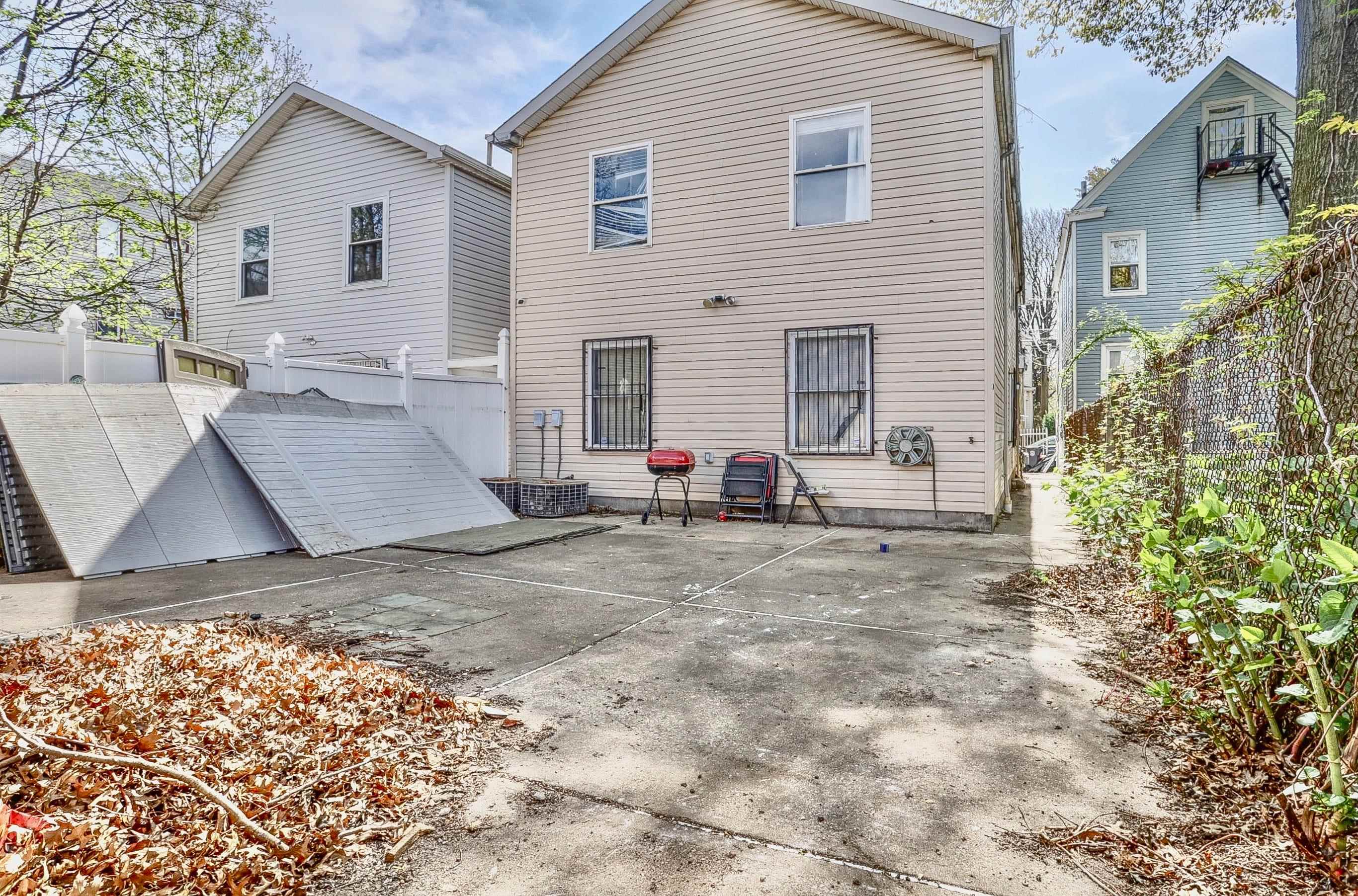 63 HOBSON ST