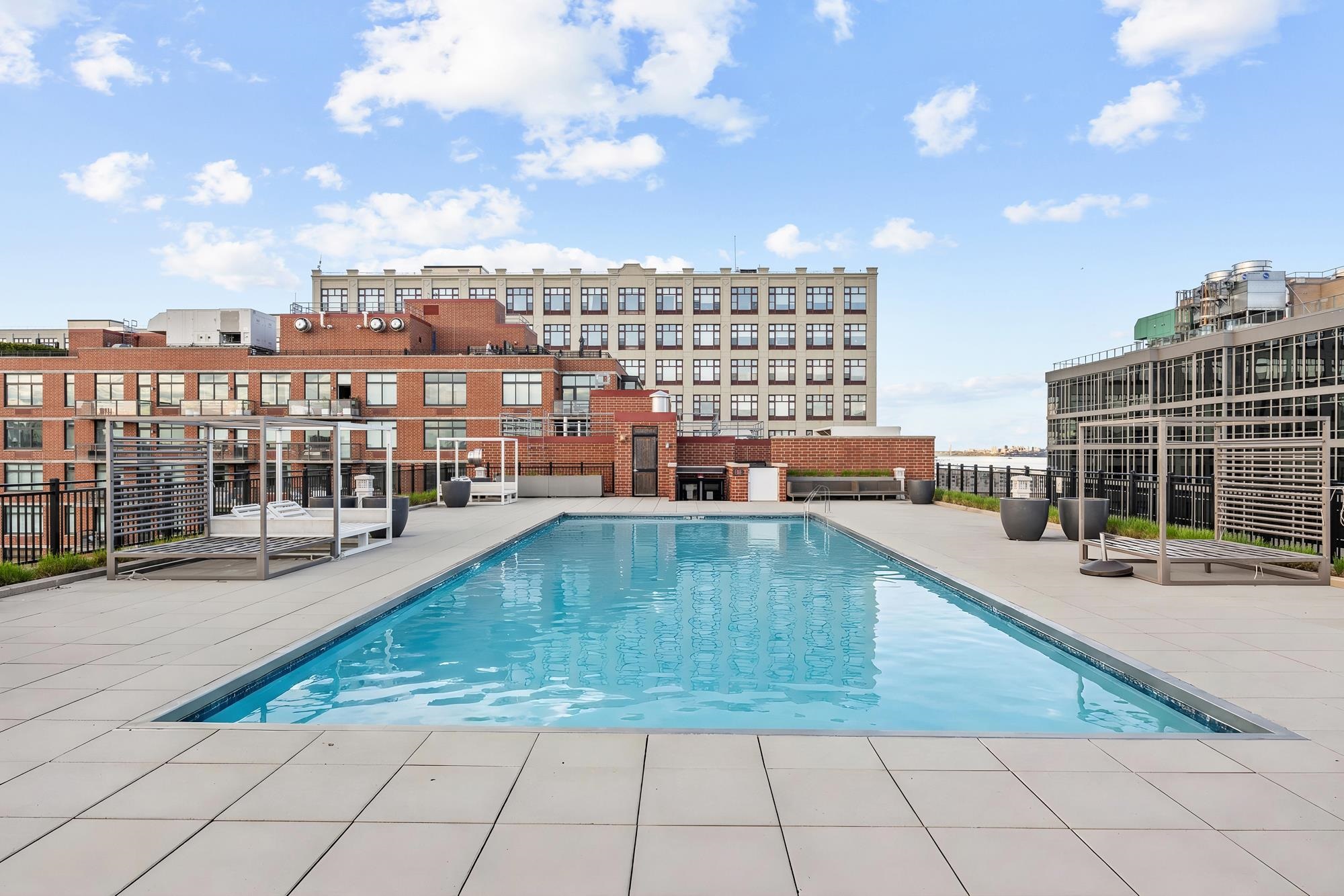 1400 HUDSON ST Unit: 707