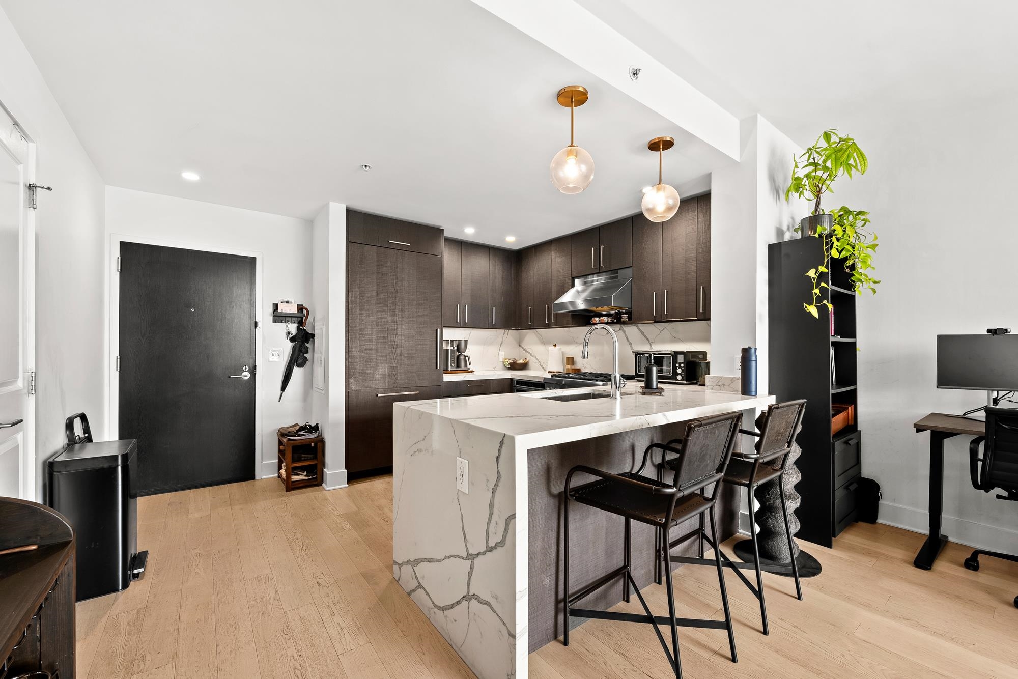 1400 HUDSON ST Unit: 707