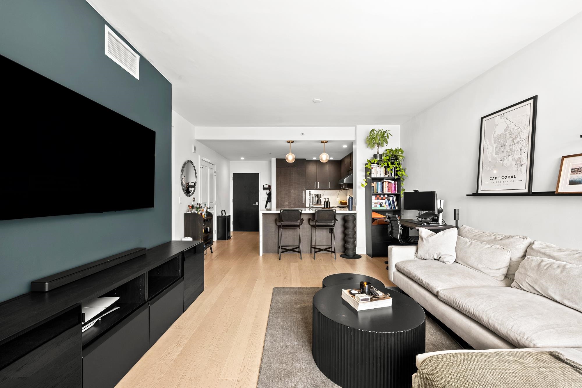 1400 HUDSON ST Unit: 707