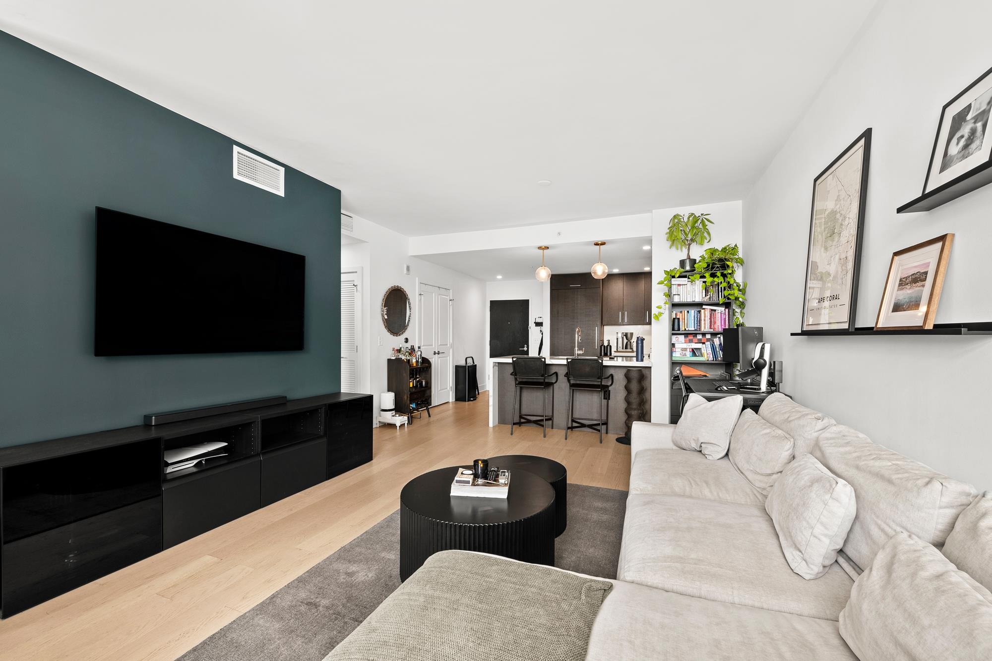 1400 HUDSON ST Unit: 707