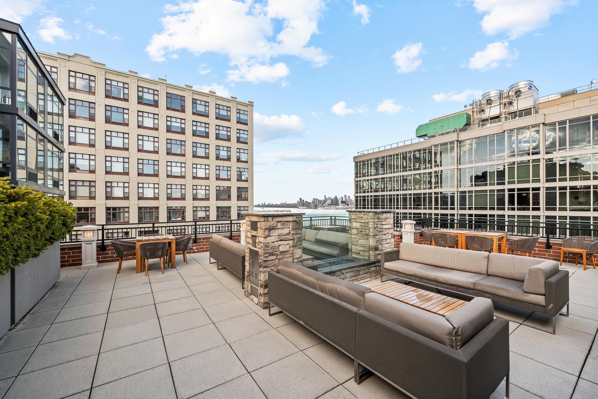 1400 HUDSON ST Unit: 707
