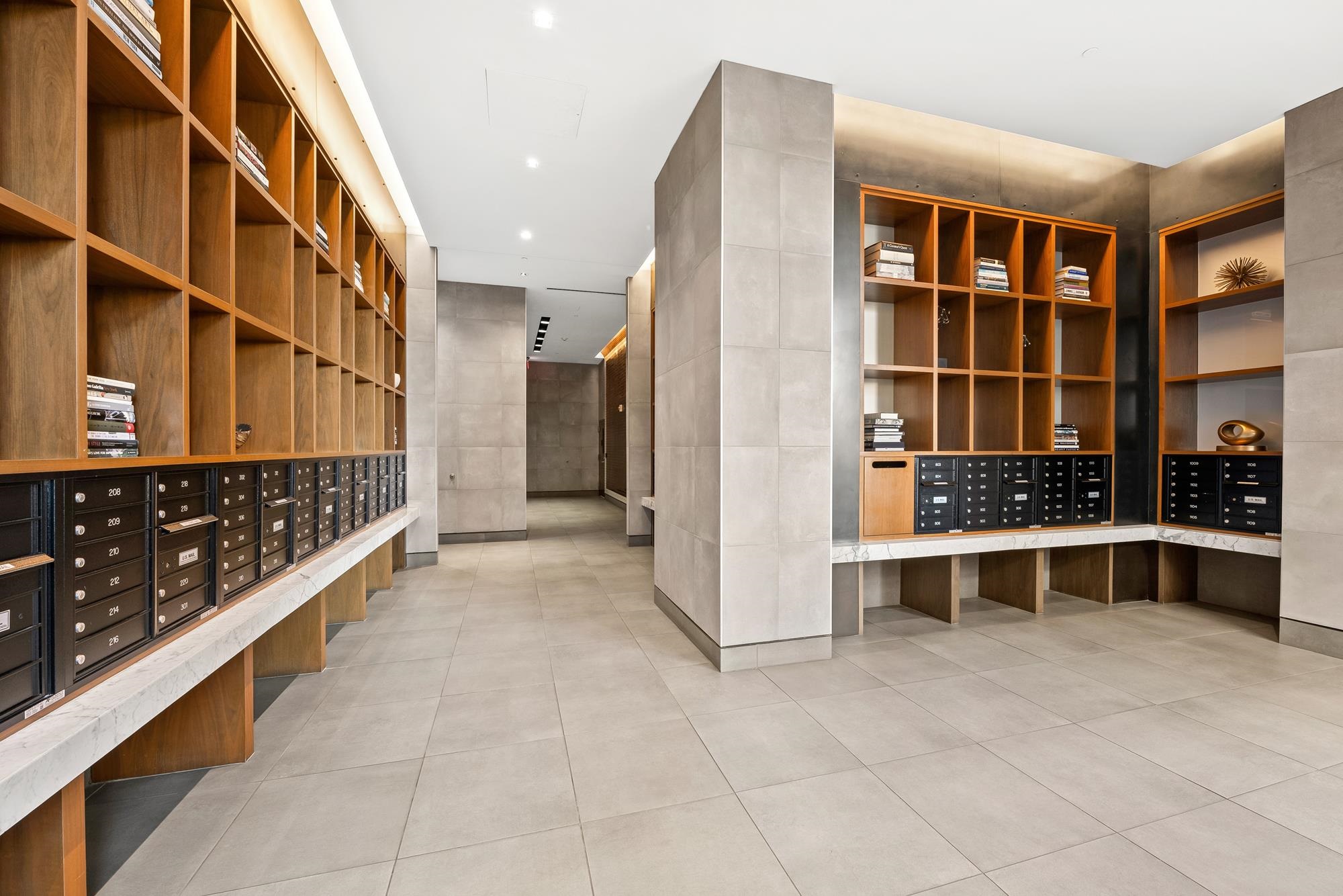 1400 HUDSON ST Unit: 707
