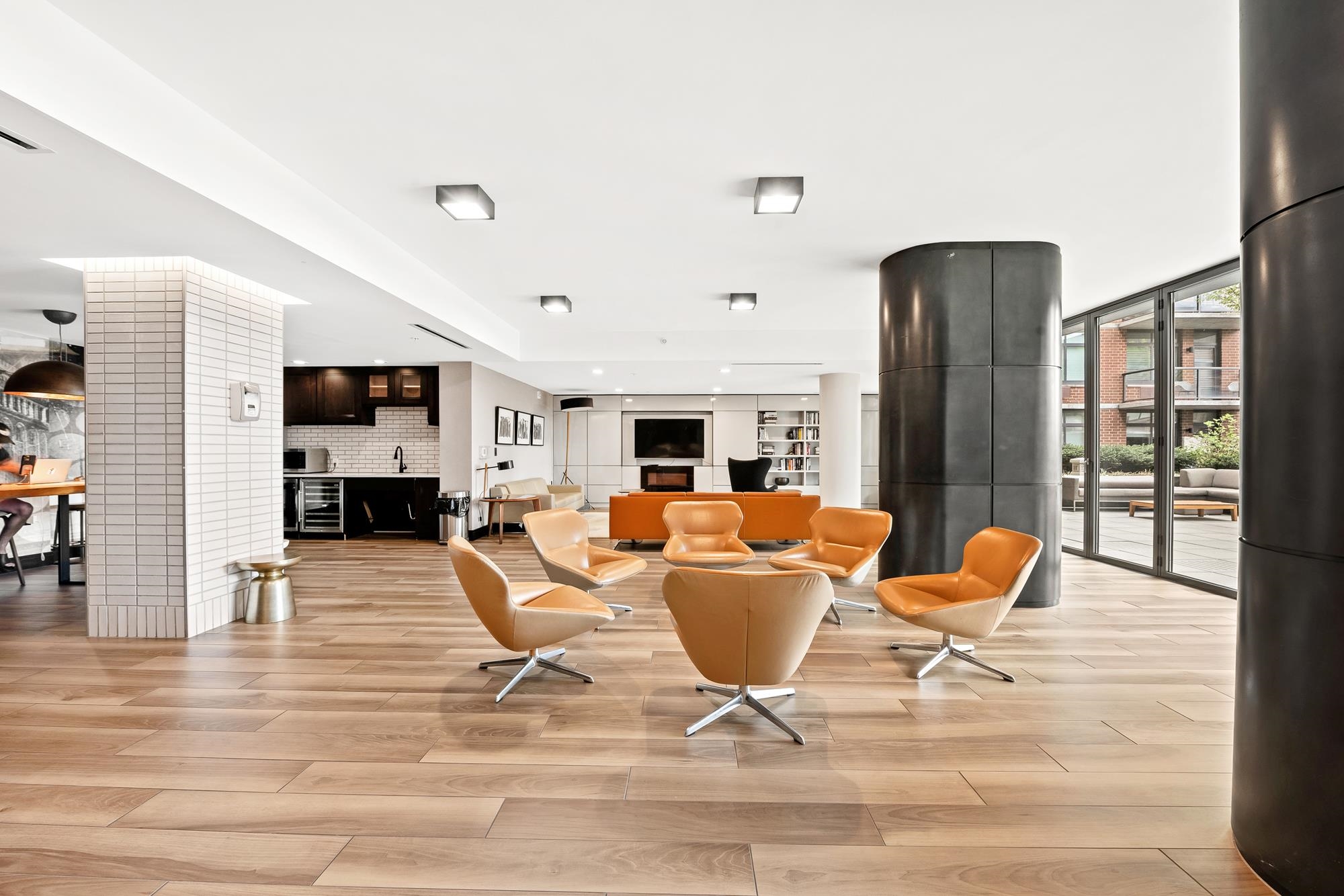 1400 HUDSON ST Unit: 707