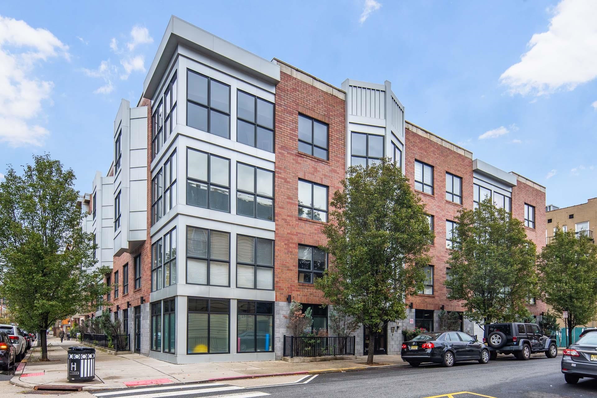 636 5TH ST Unit: 203