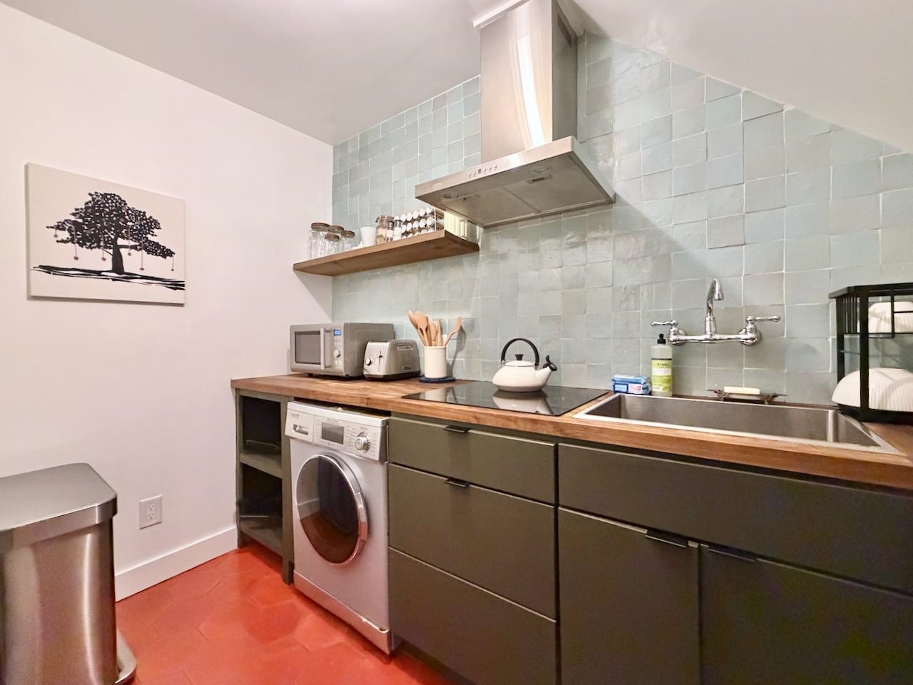 820 GRAND ST Unit: 2A