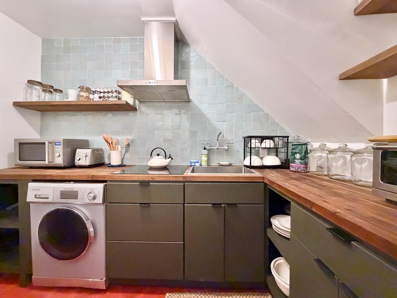 820 GRAND ST Unit: 2A