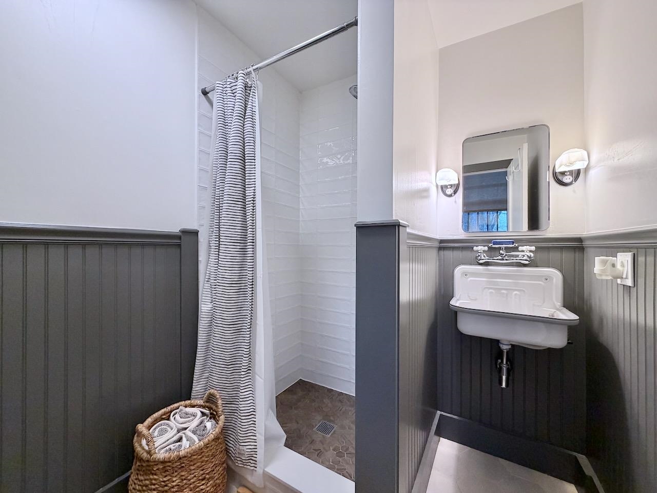 820 GRAND ST Unit: 2A