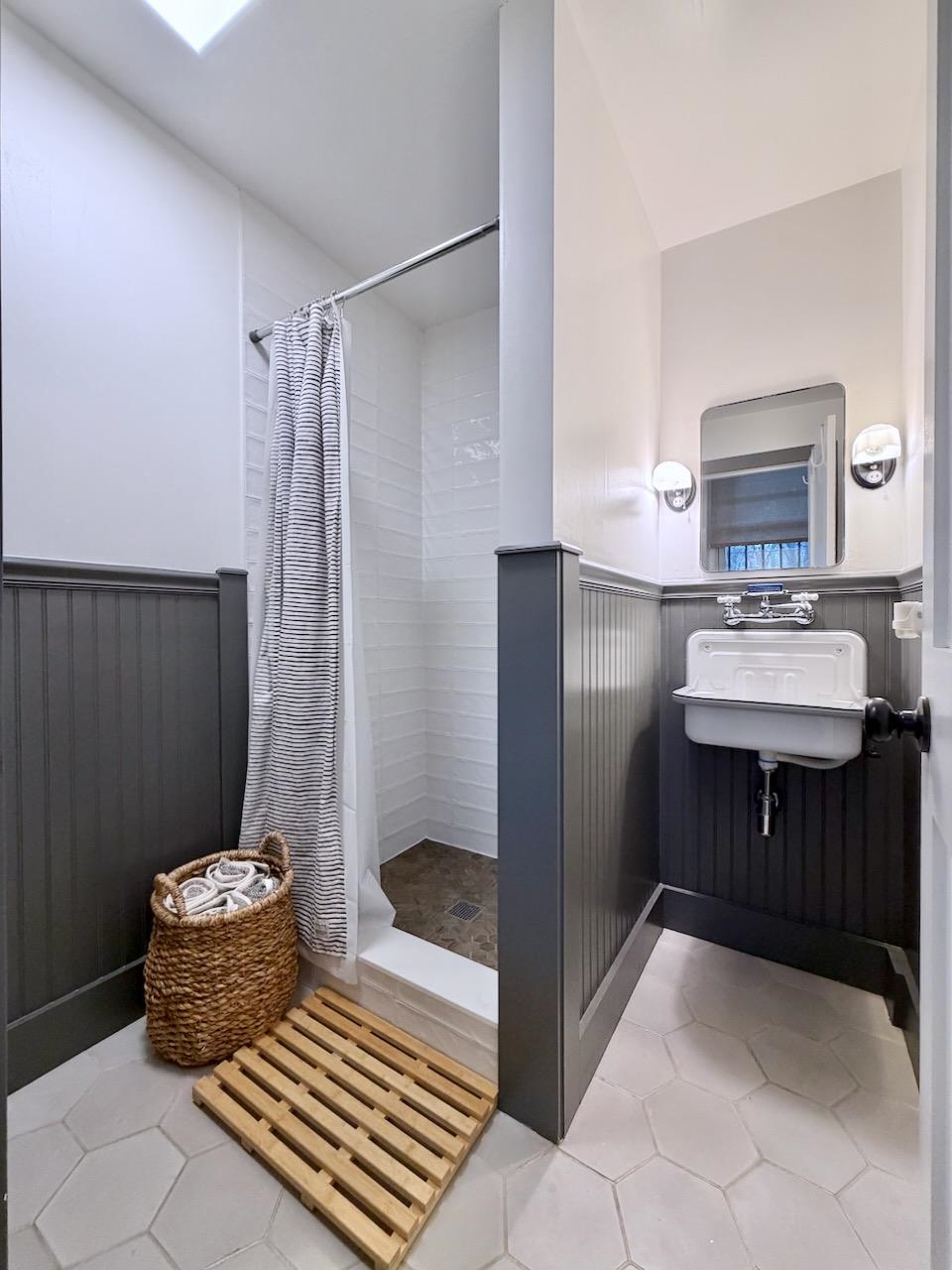 820 GRAND ST Unit: 2A