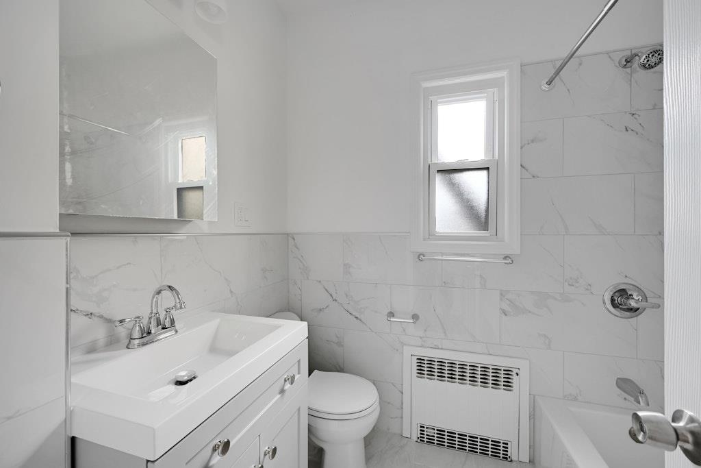 33 EAST 42ND ST Unit: 3