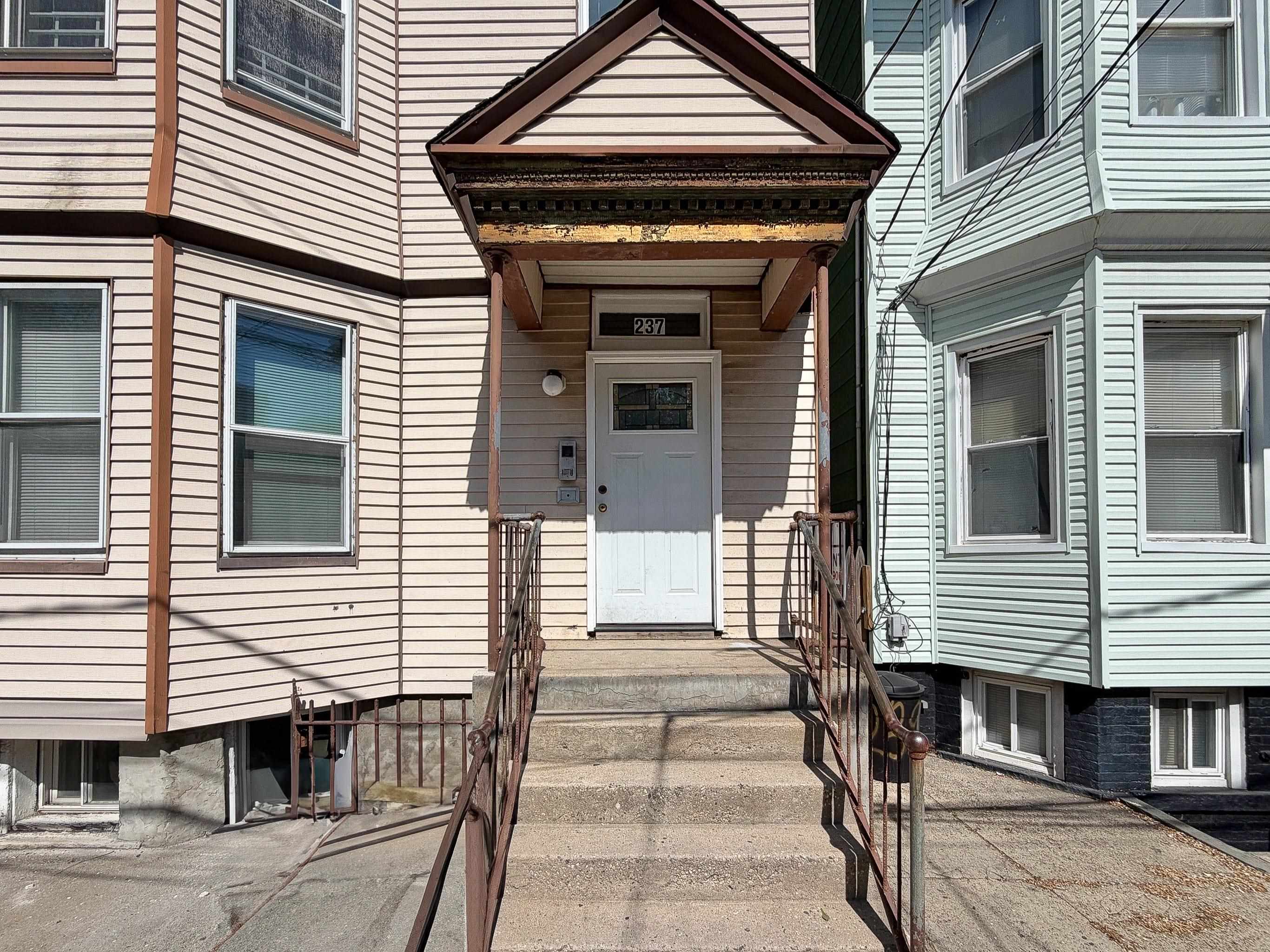 237 WHITON ST Unit: 3