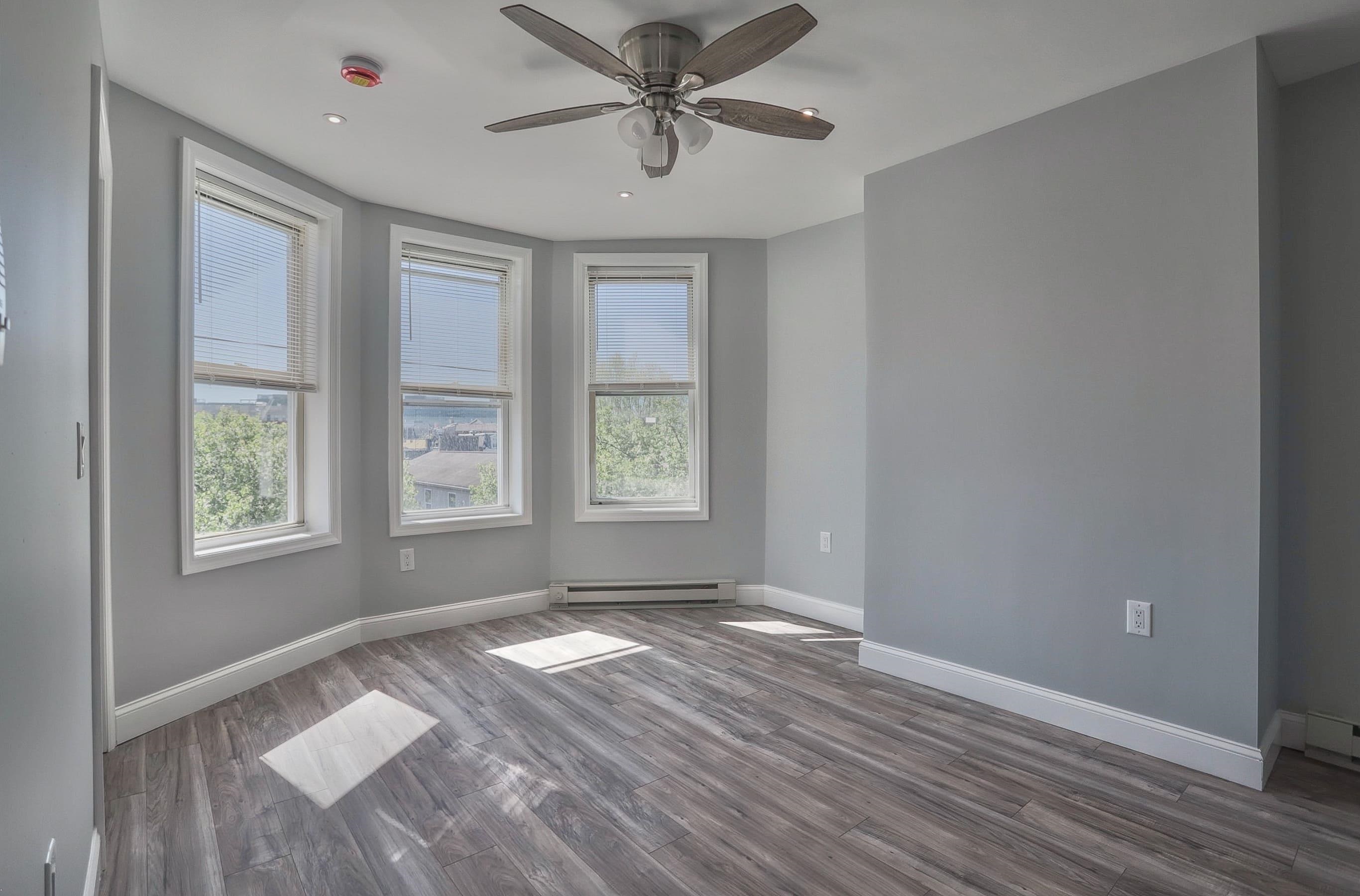 237 WHITON ST Unit: 3