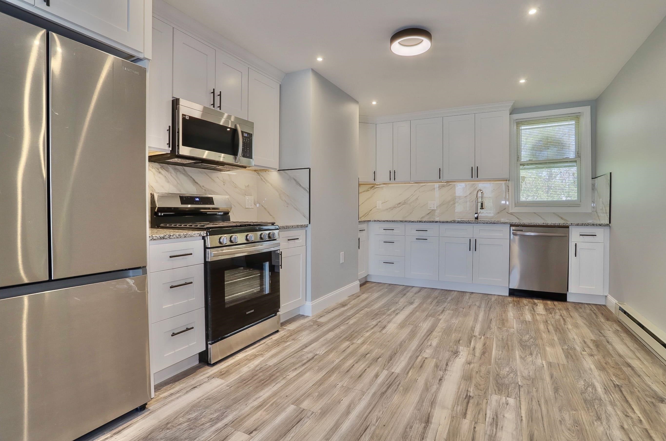 237 WHITON ST Unit: 3