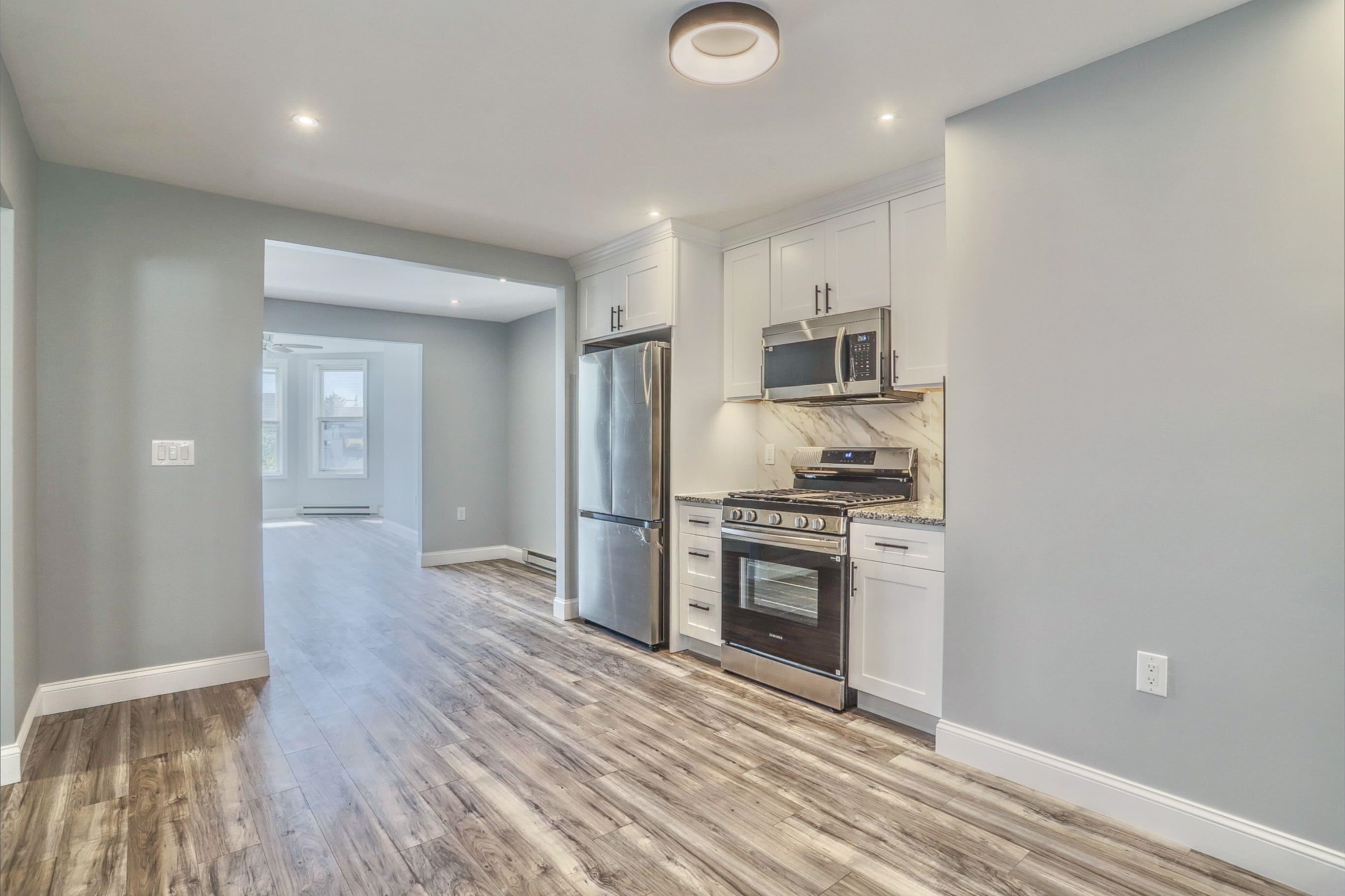 237 WHITON ST Unit: 3