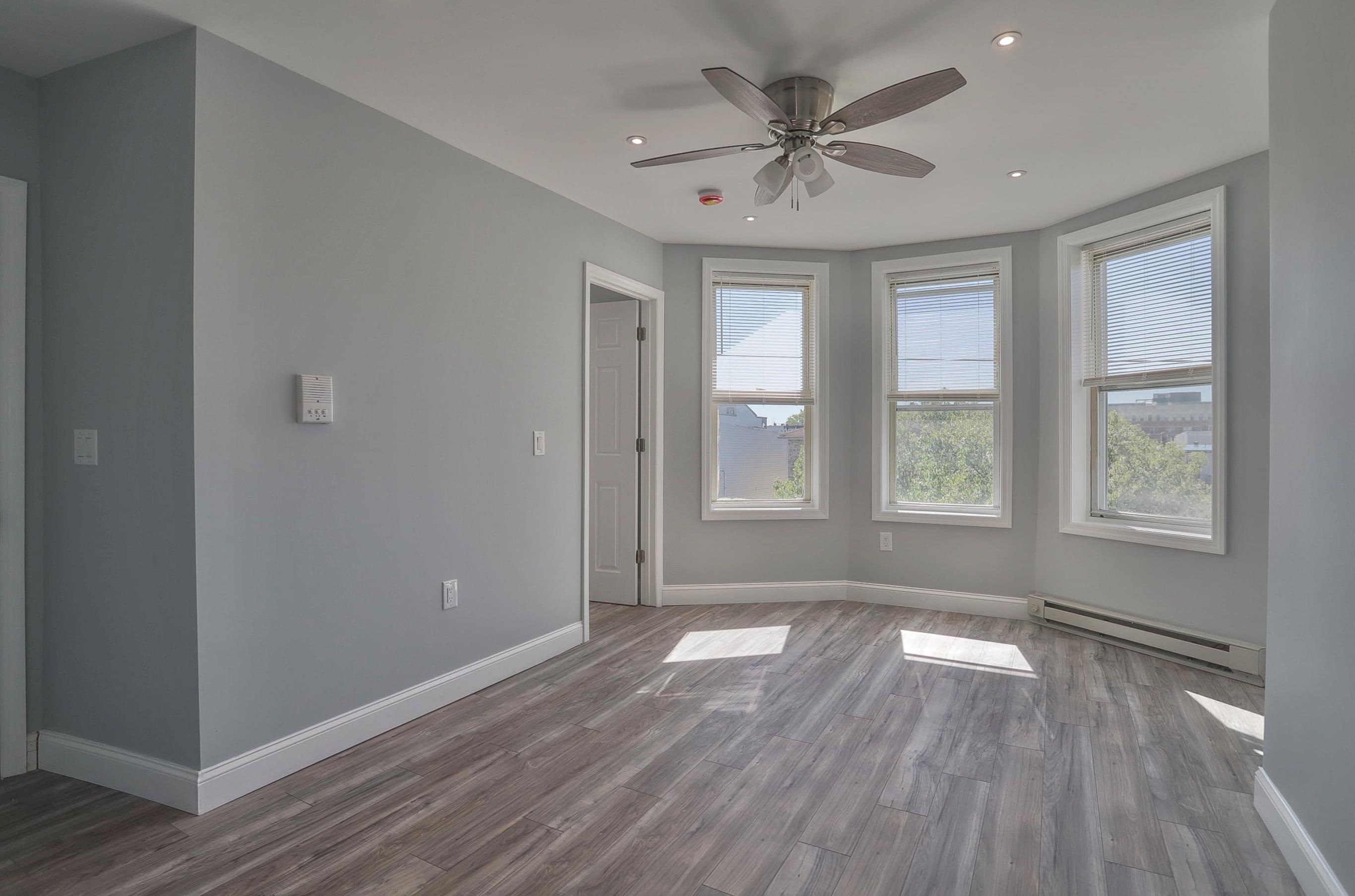 237 WHITON ST Unit: 3