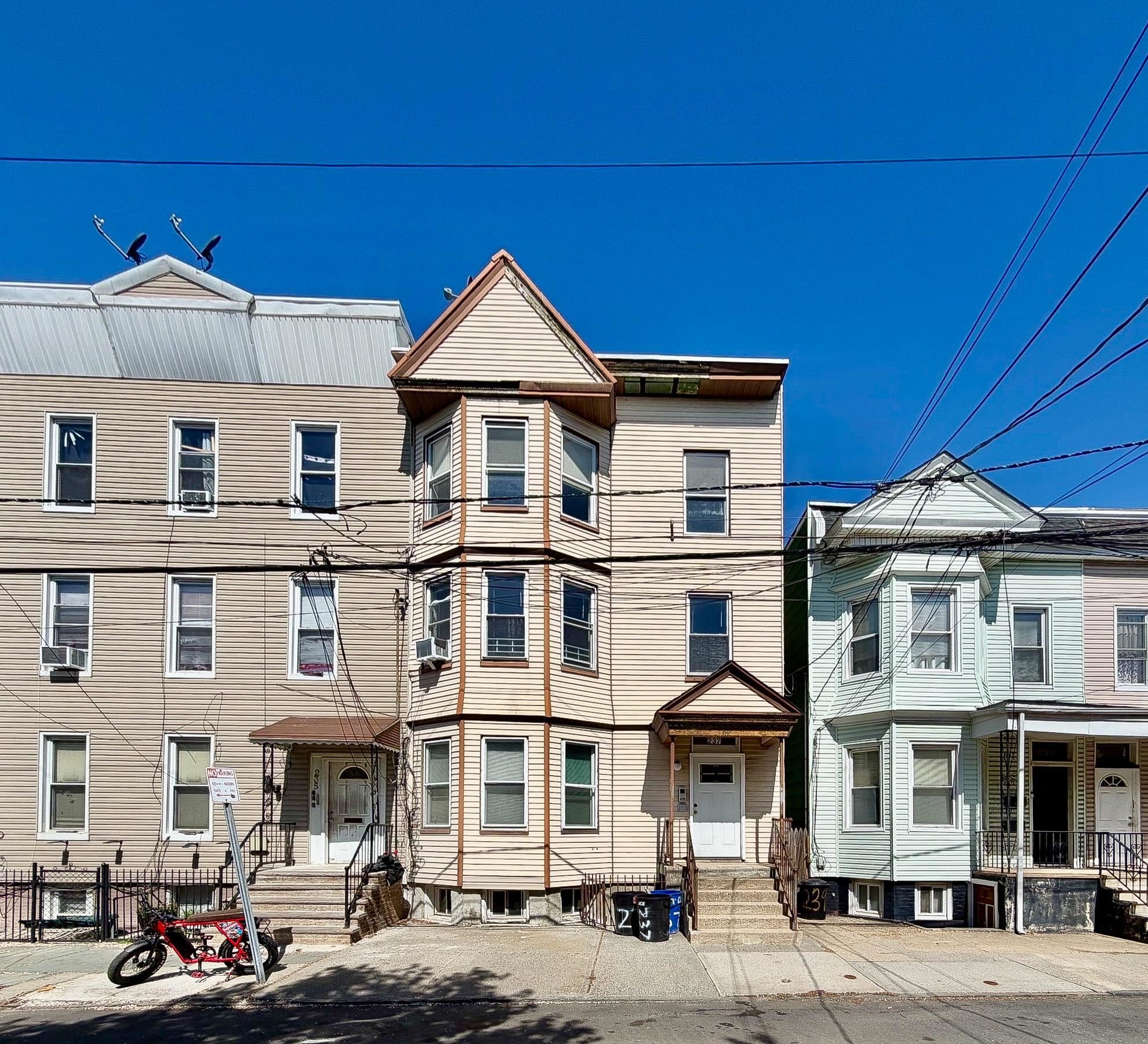 237 WHITON ST Unit: 3