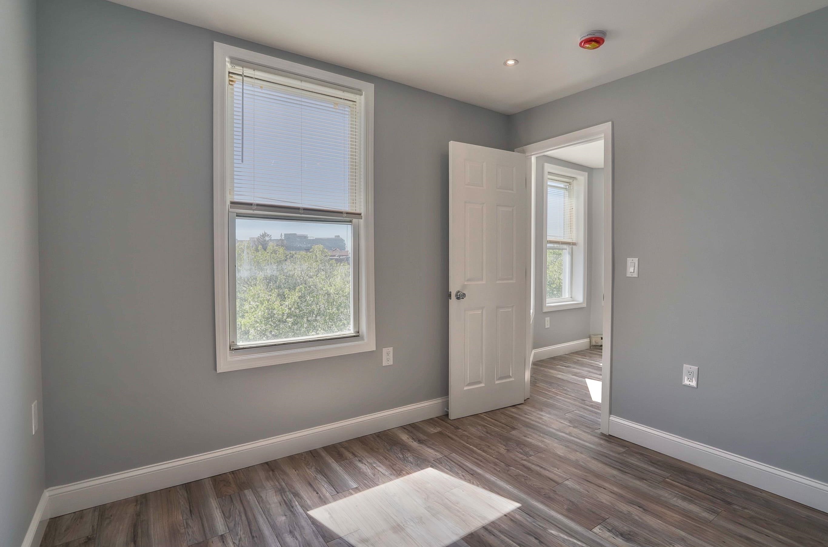 237 WHITON ST Unit: 3