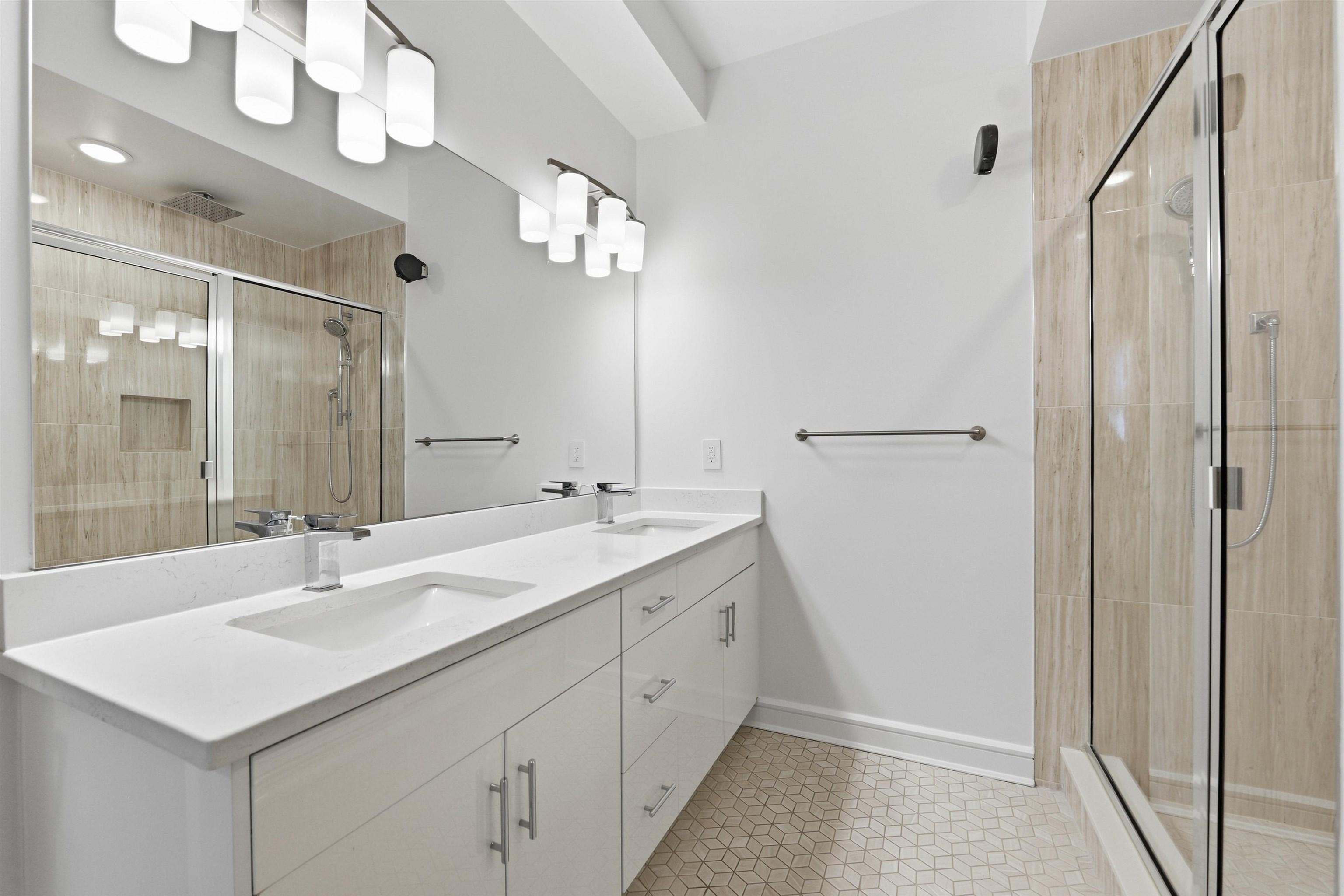 974 SUMMIT AVE Unit: 406