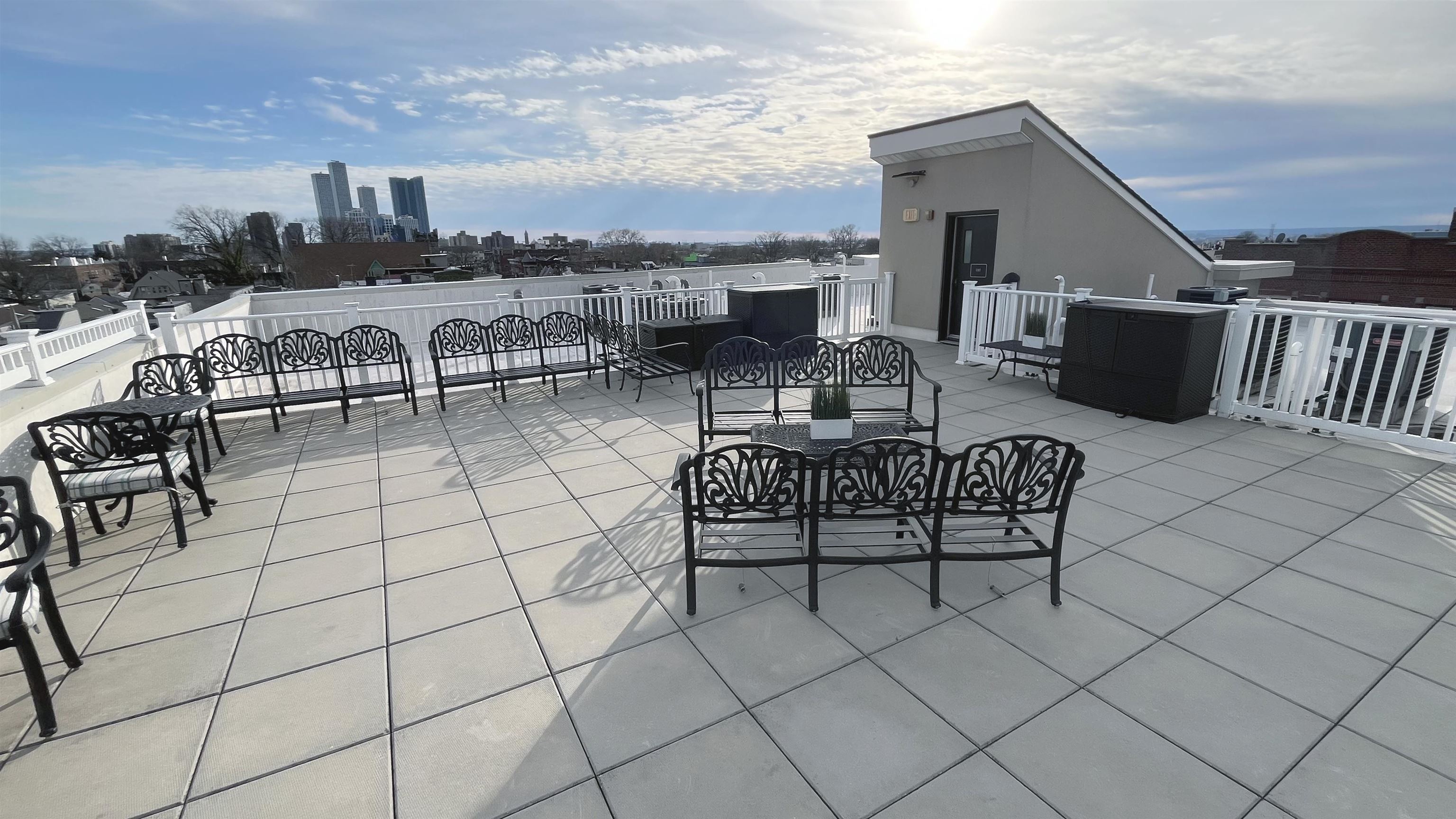 974 SUMMIT AVE Unit: 406