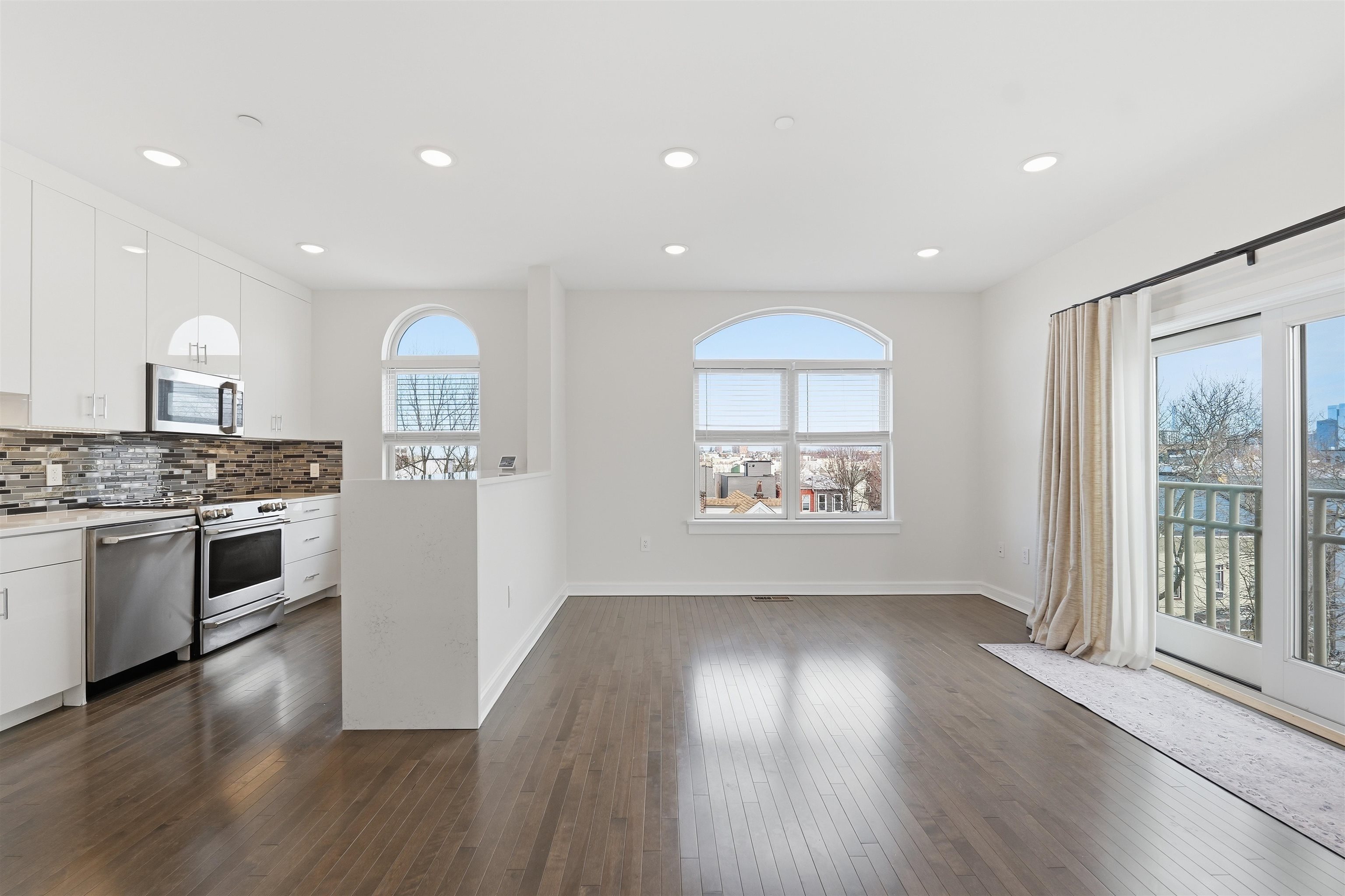 974 SUMMIT AVE Unit: 406