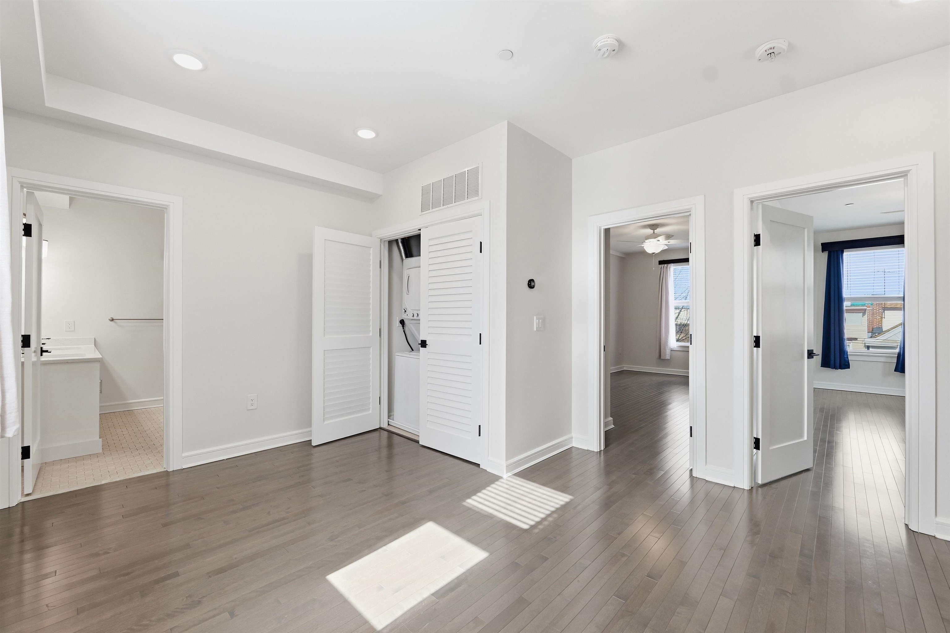 974 SUMMIT AVE Unit: 406