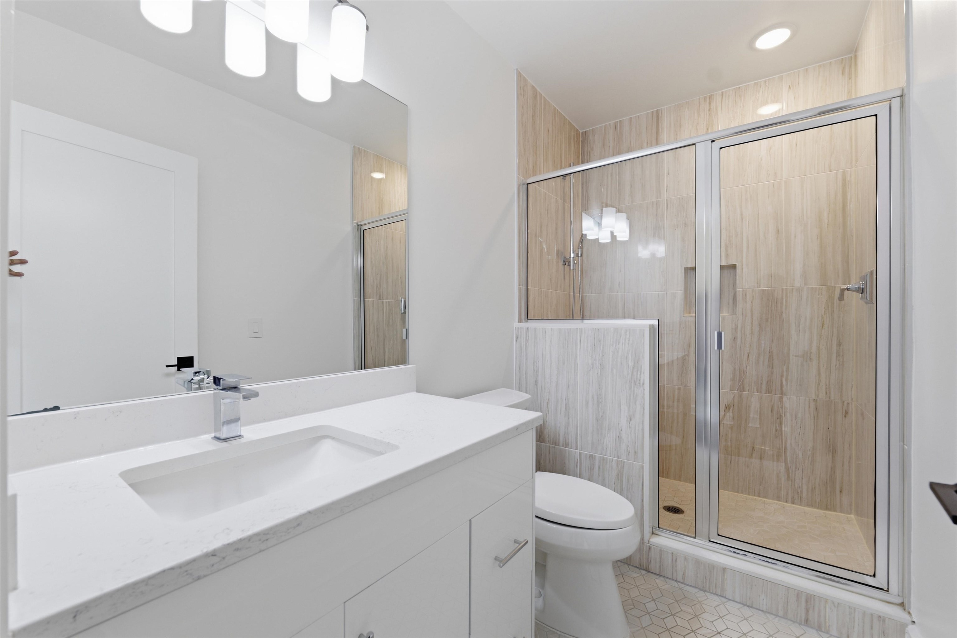 974 SUMMIT AVE Unit: 406