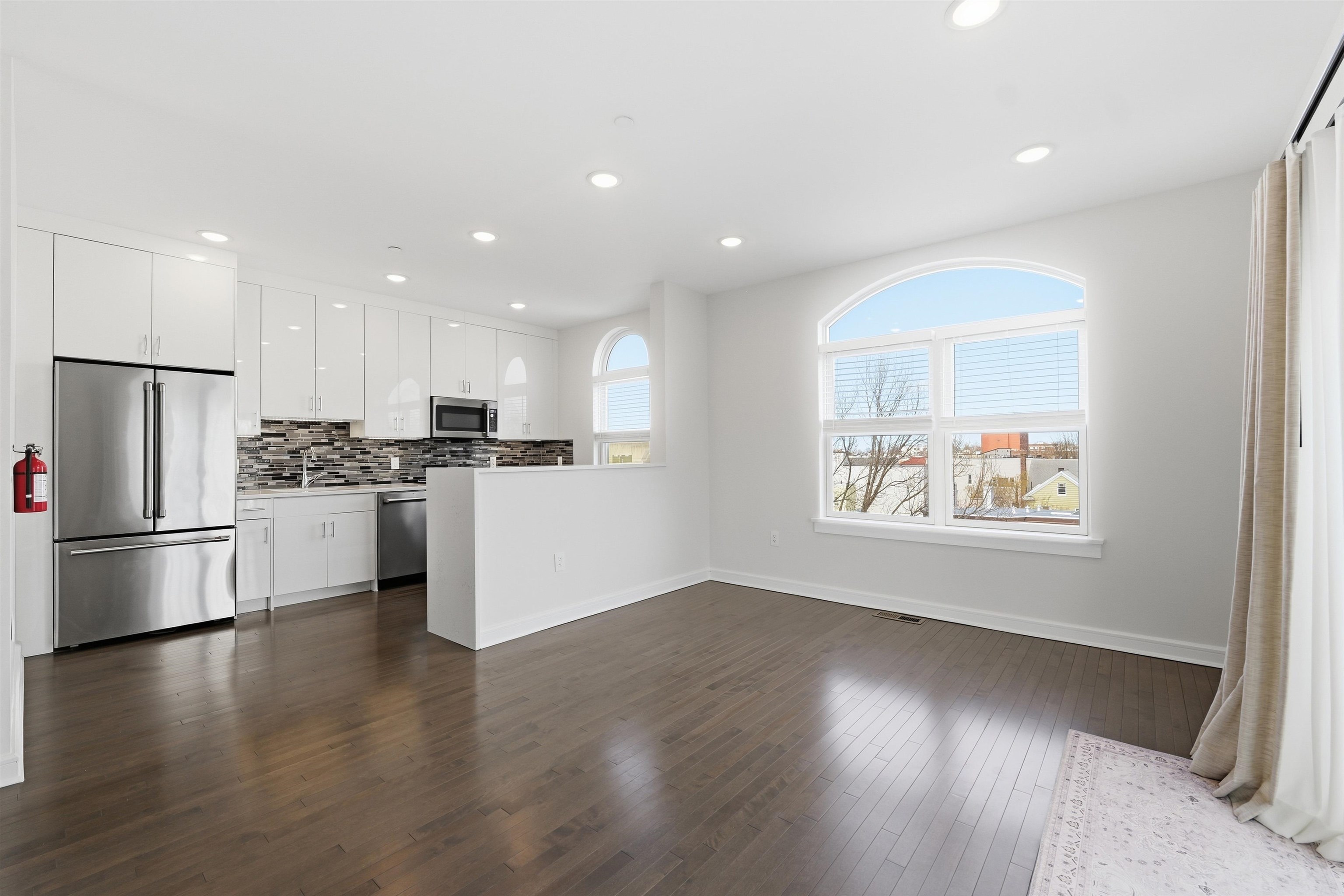 974 SUMMIT AVE Unit: 406