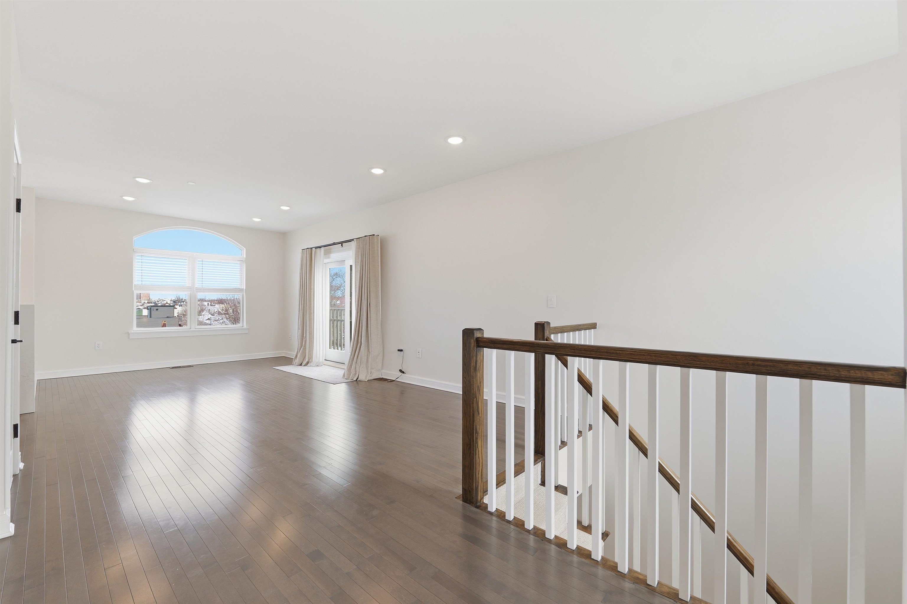 974 SUMMIT AVE Unit: 406