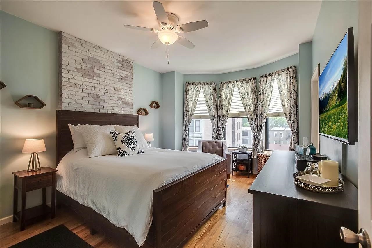 214 PARK AVE Unit: 4R