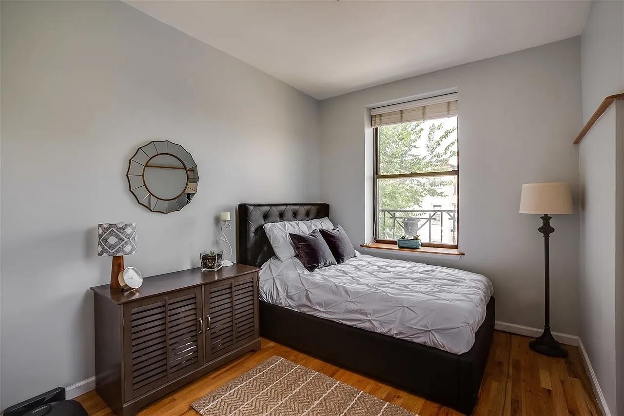214 PARK AVE Unit: 4R