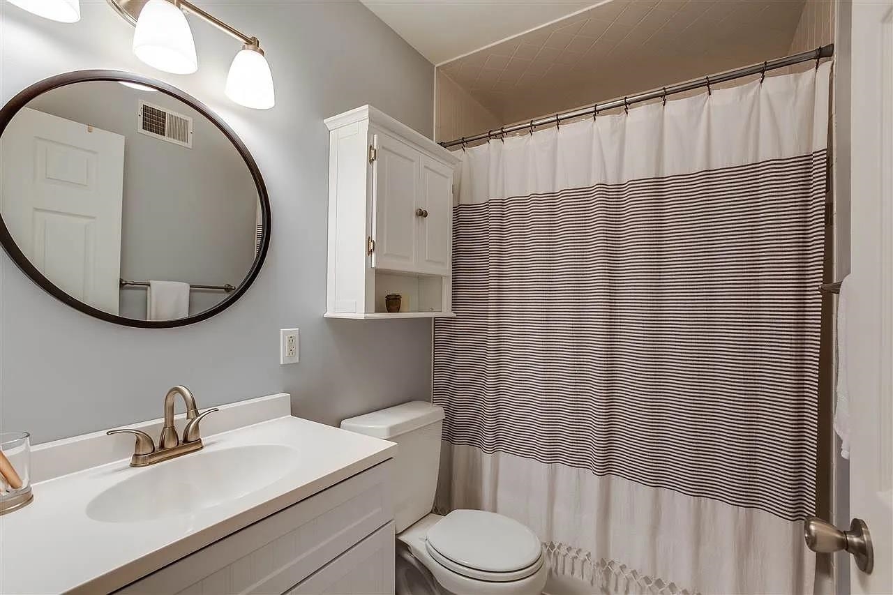 214 PARK AVE Unit: 4R