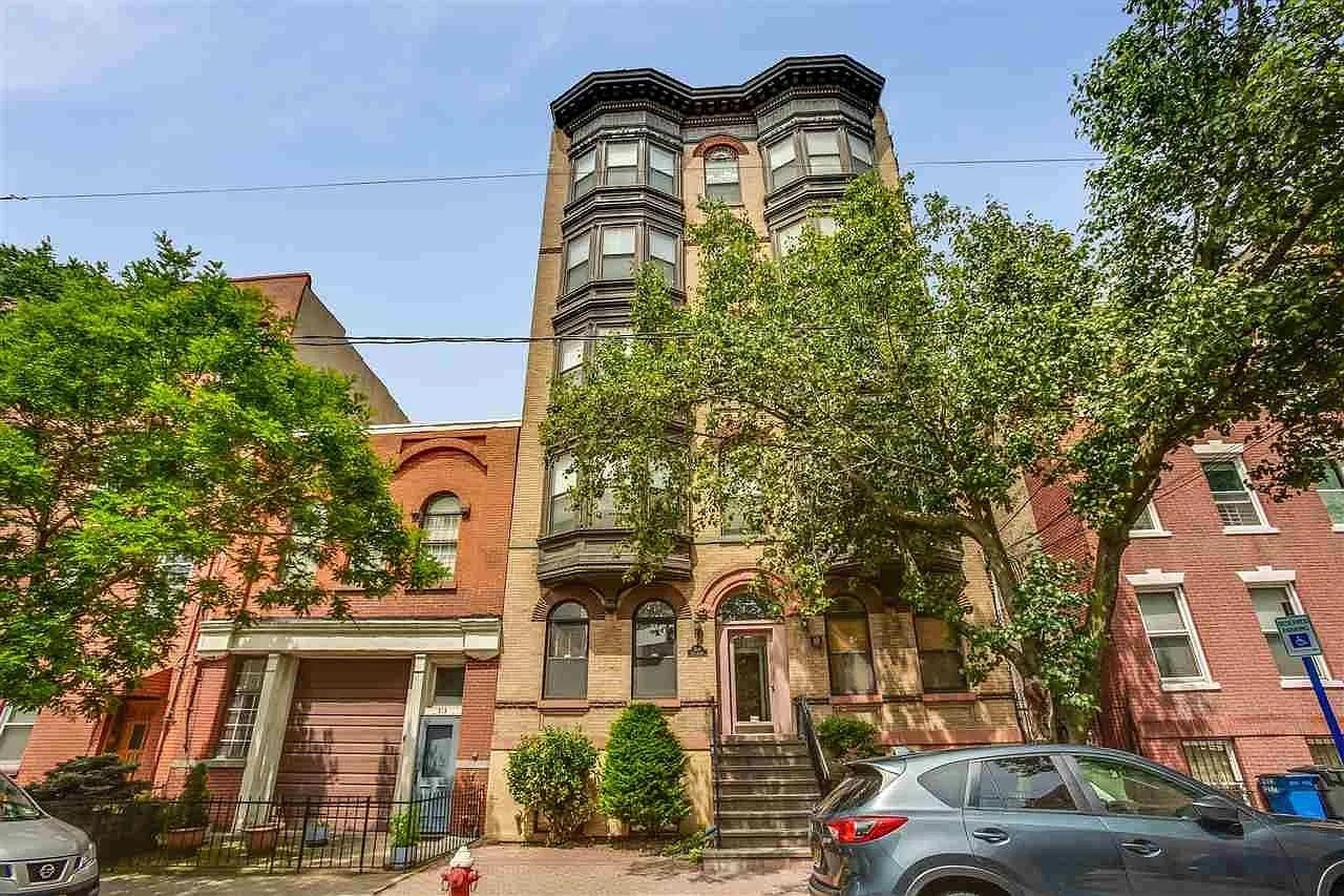 214 PARK AVE Unit: 4R