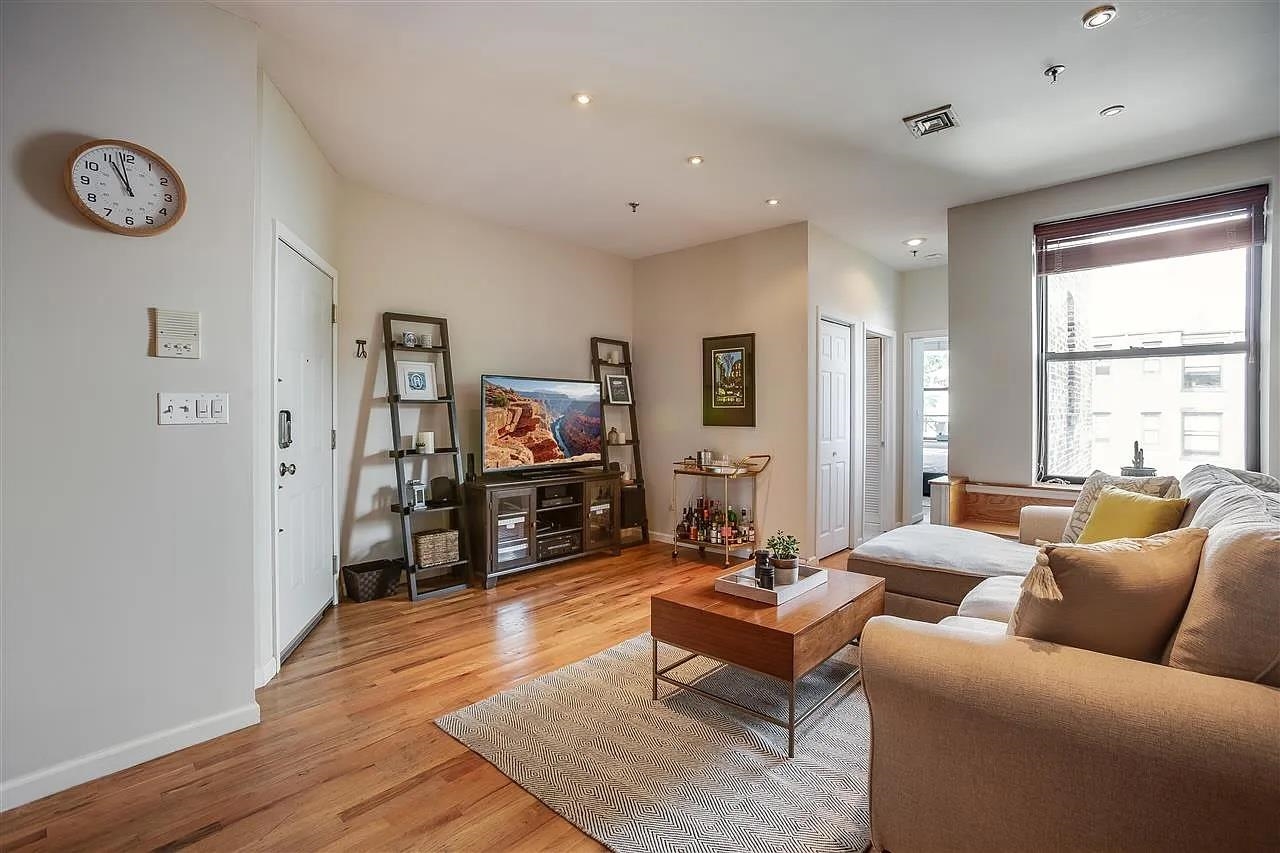 214 PARK AVE Unit: 4R