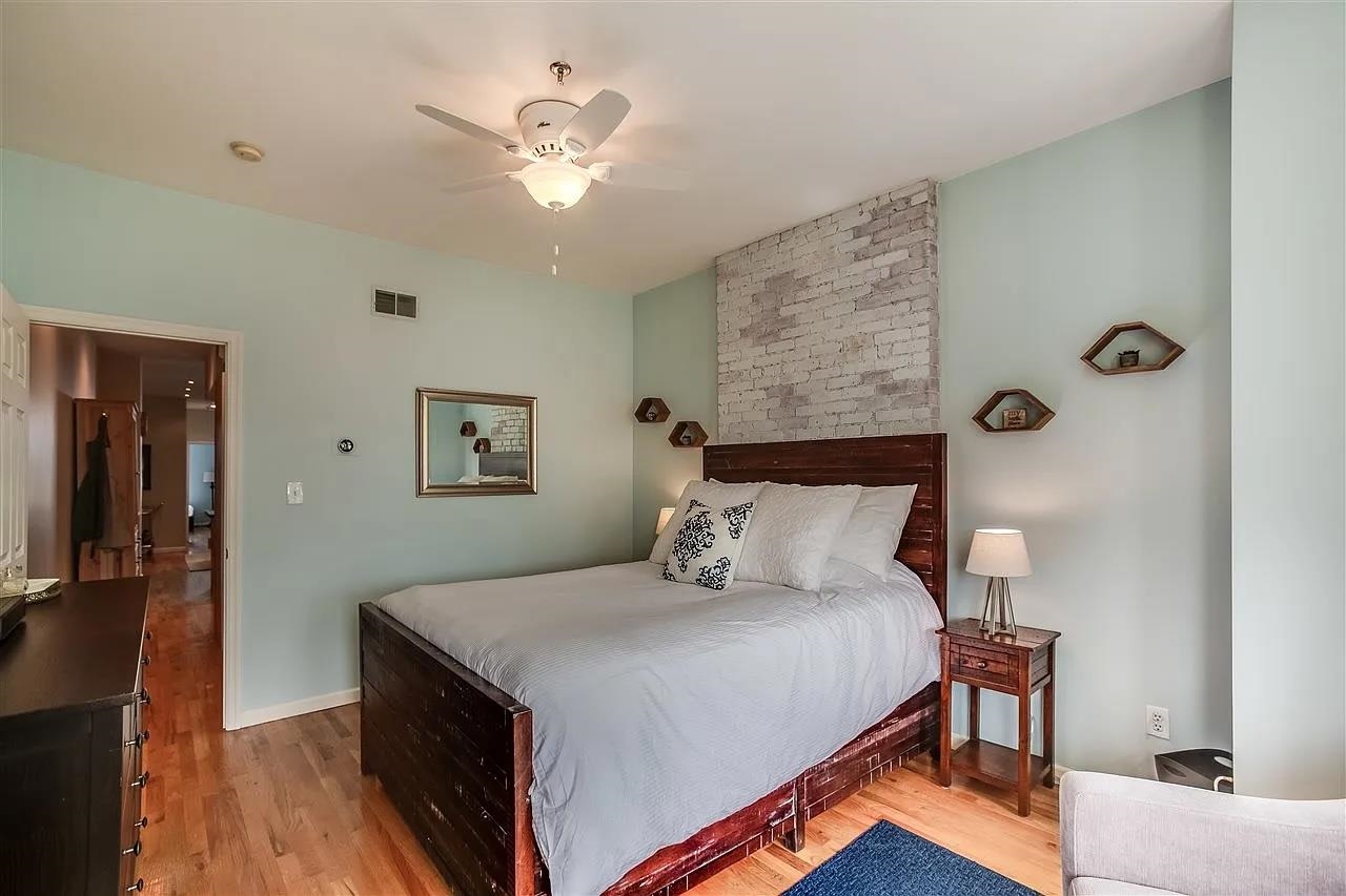 214 PARK AVE Unit: 4R
