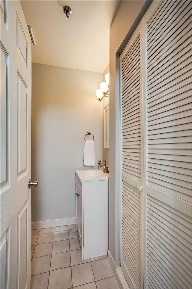 214 PARK AVE Unit: 4R
