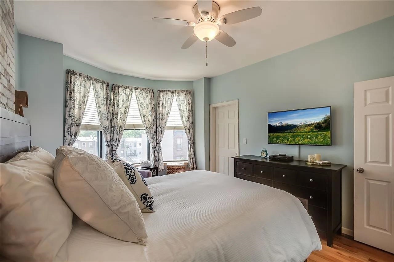 214 PARK AVE Unit: 4R