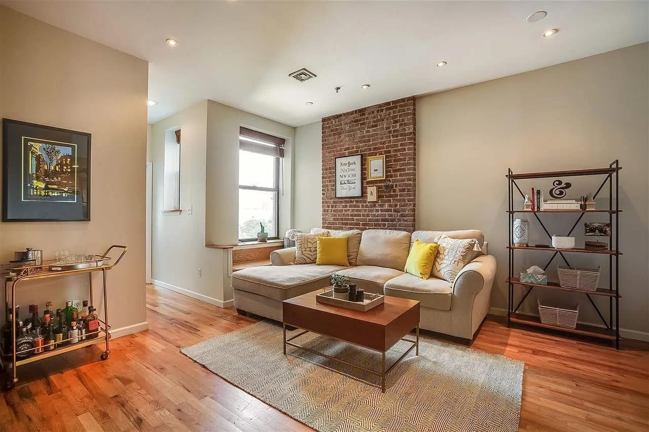 214 PARK AVE Unit: 4R