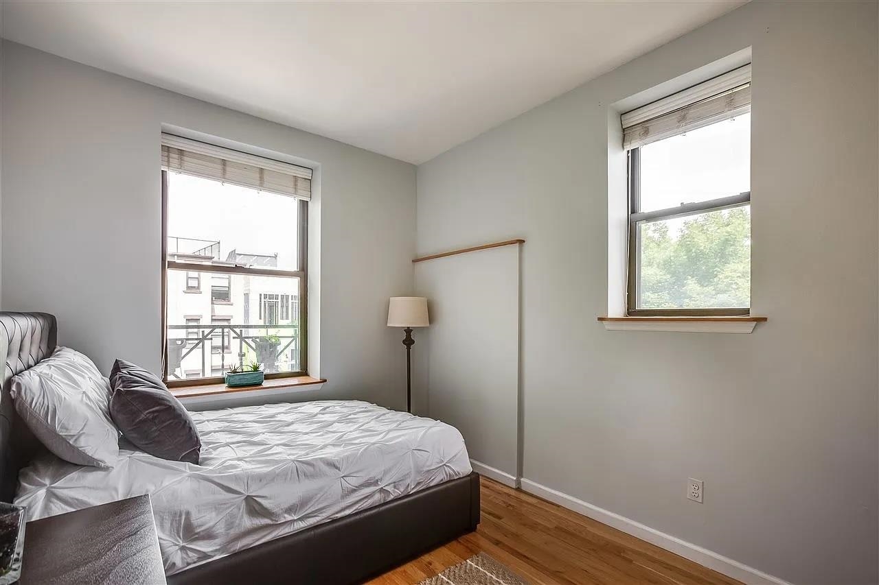 214 PARK AVE Unit: 4R