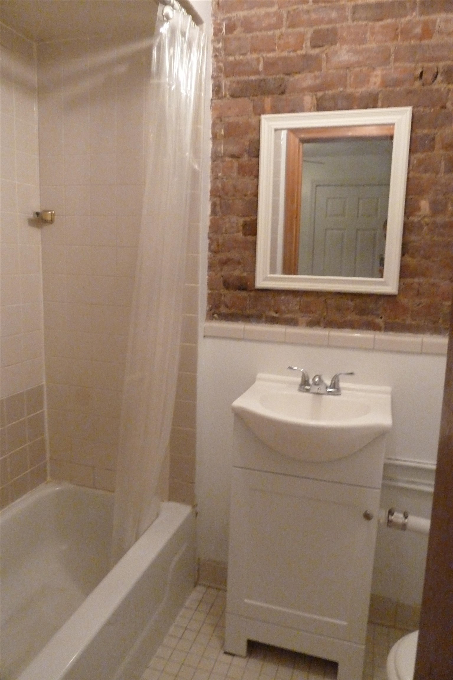 936 WILLOW AVE Unit: B