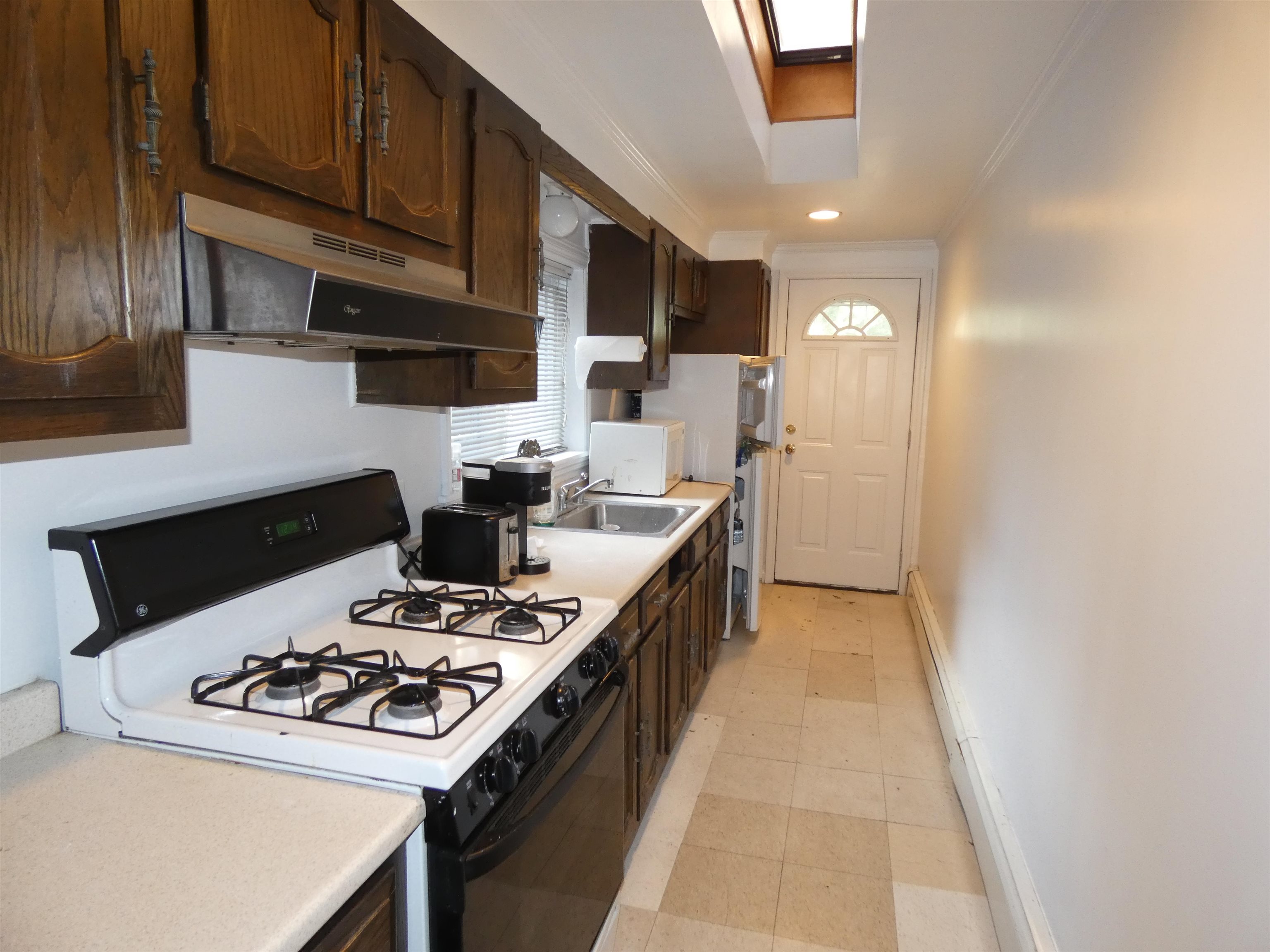 936 WILLOW AVE Unit: B