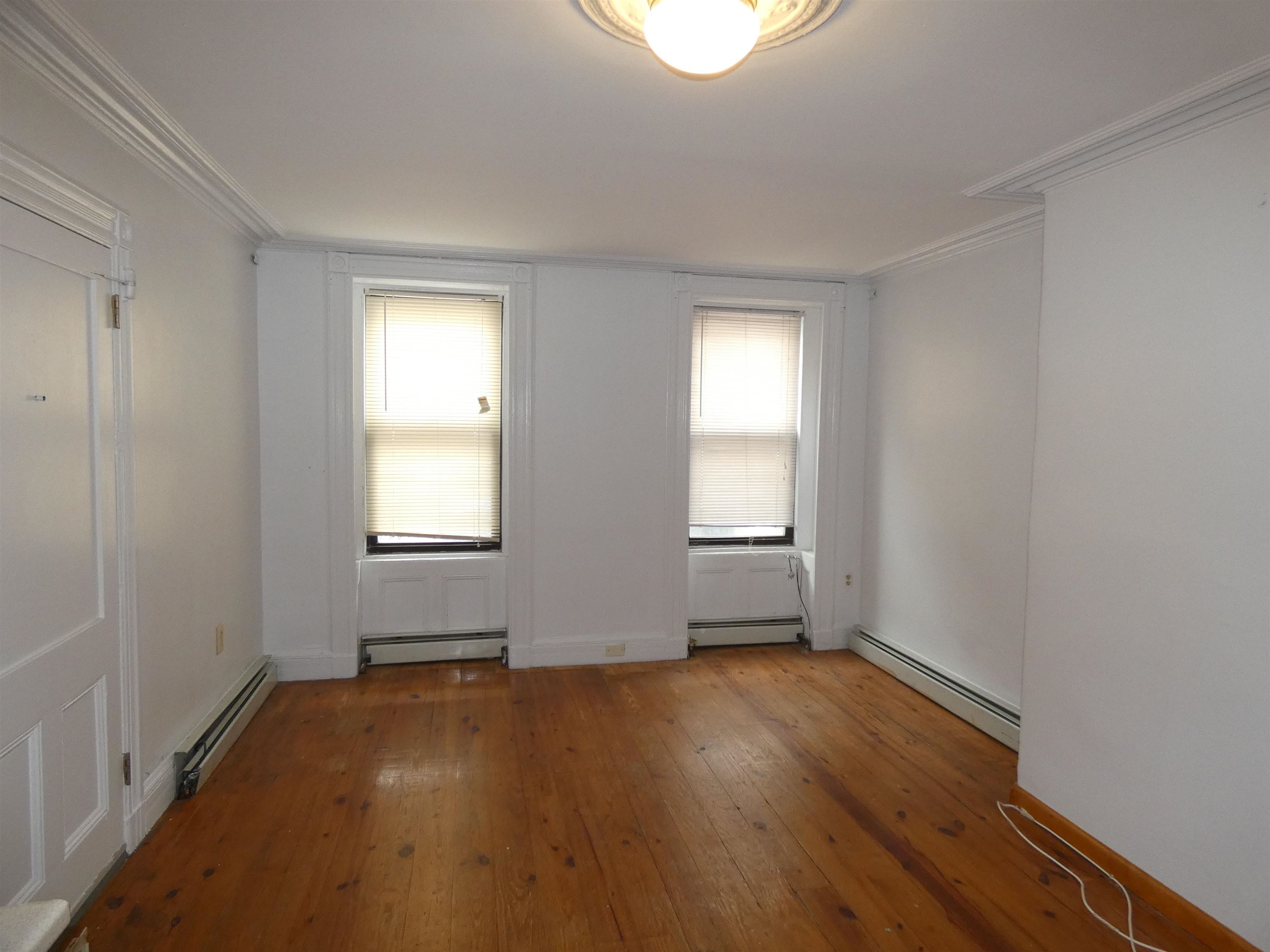 936 WILLOW AVE Unit: B