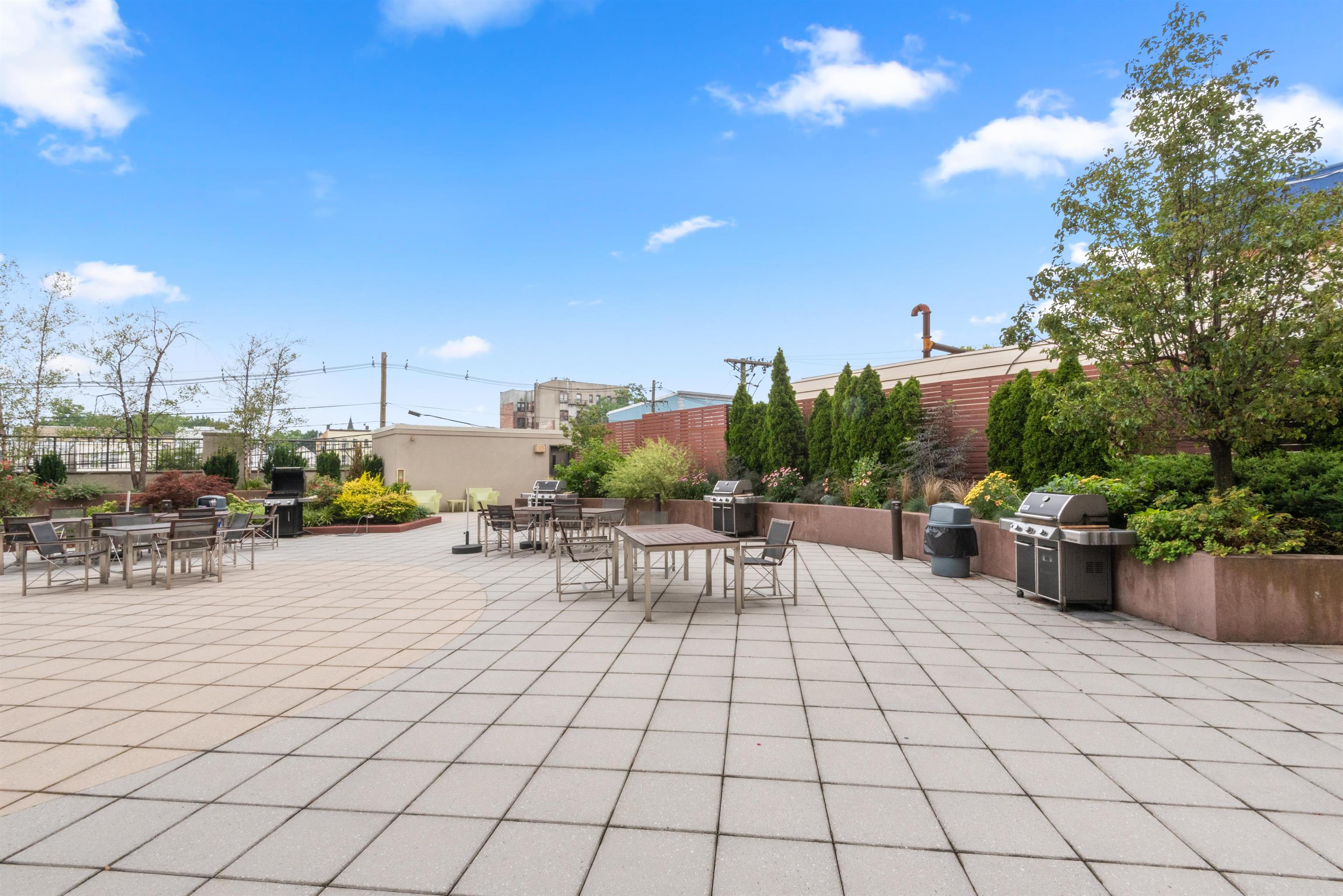 3312 HUDSON AVE Unit: 4G