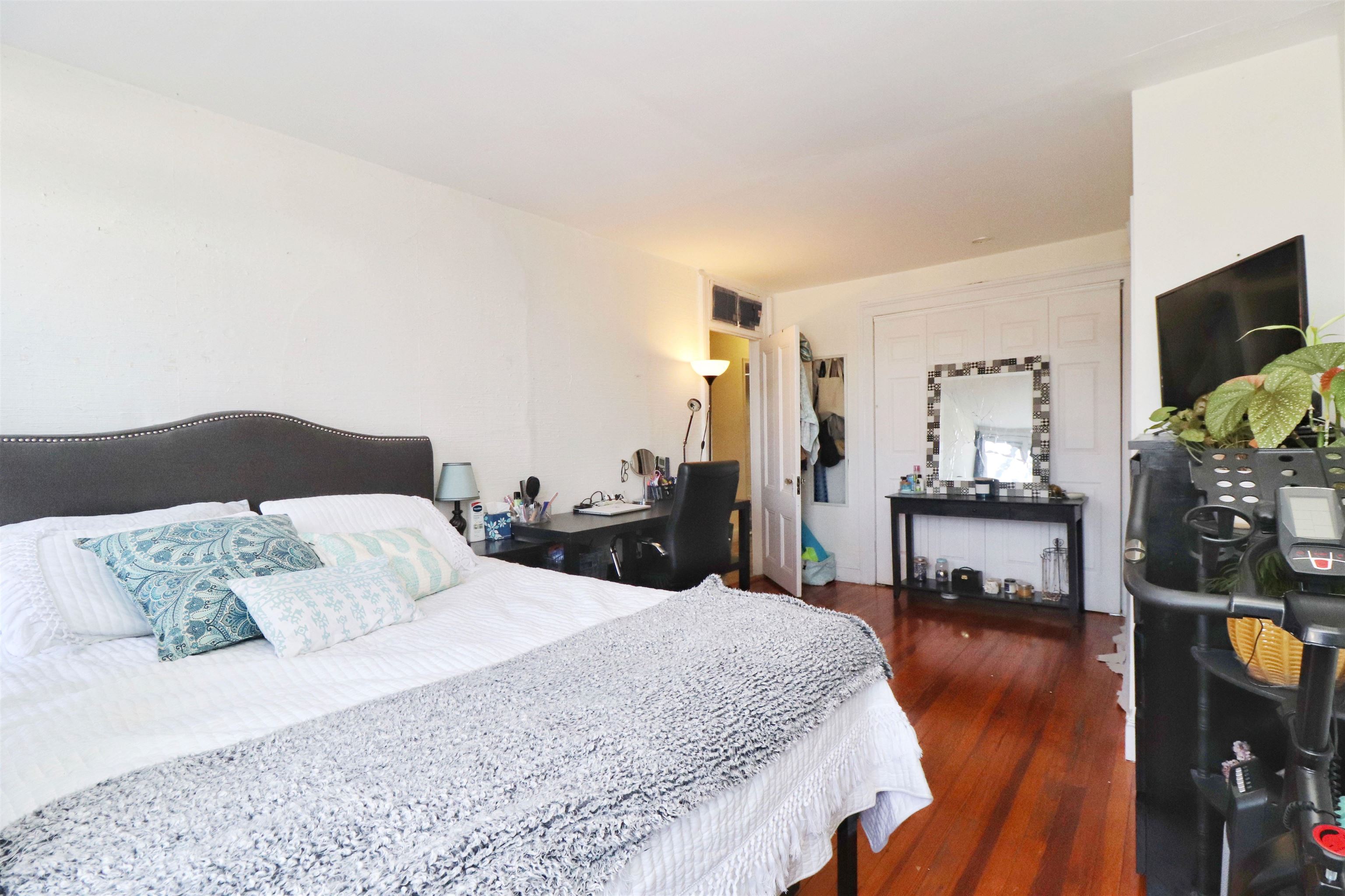 704 WASHINGTON ST Unit: 4