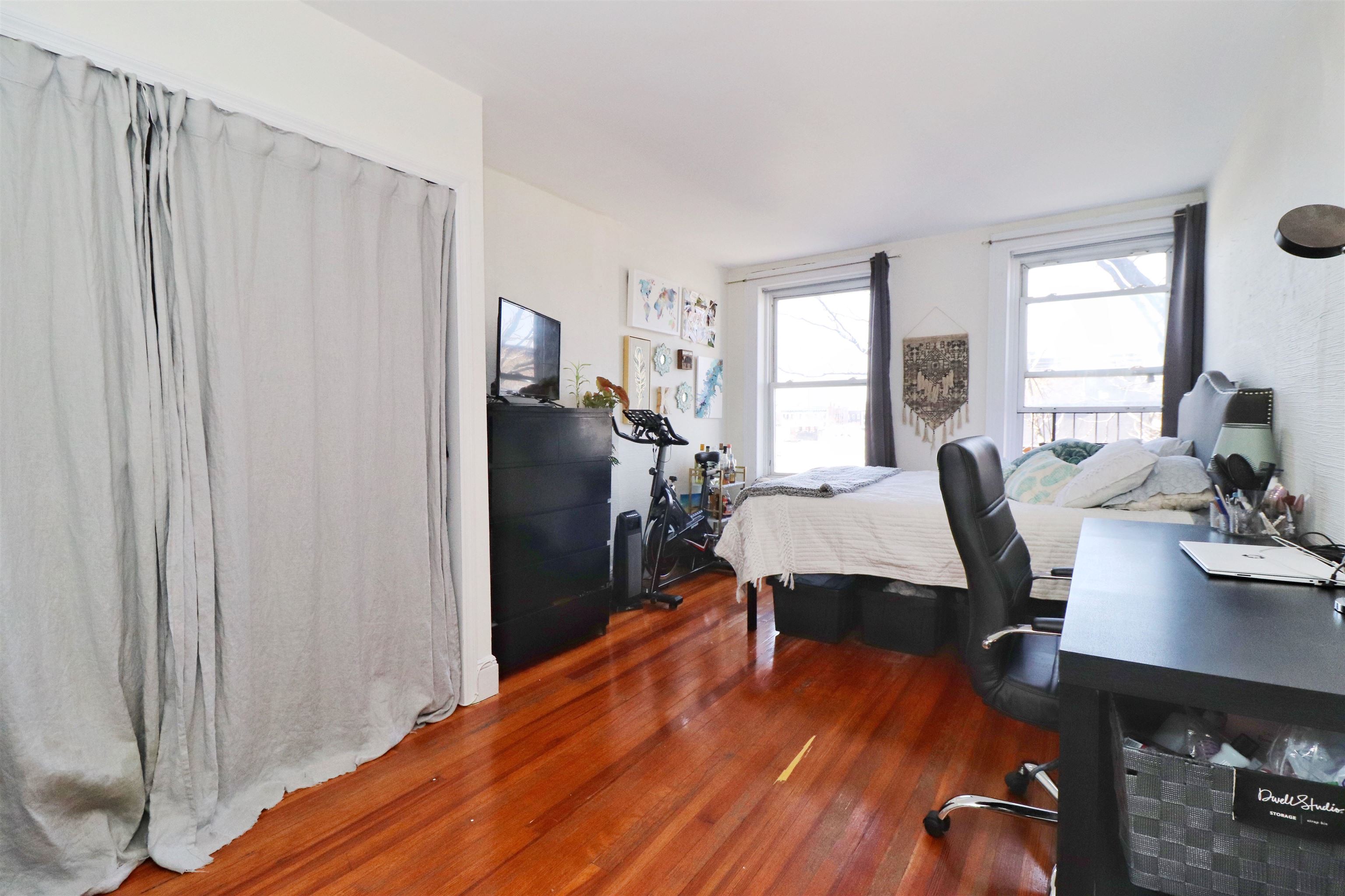 704 WASHINGTON ST Unit: 4