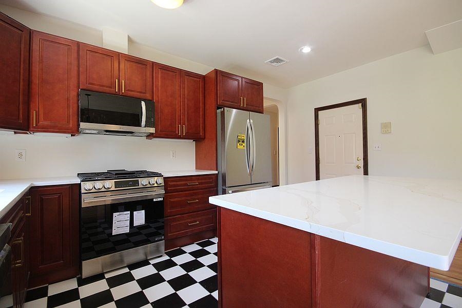 126 WASHINGTON ST Unit: 1