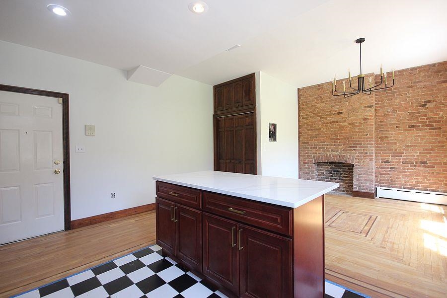 126 WASHINGTON ST Unit: 1